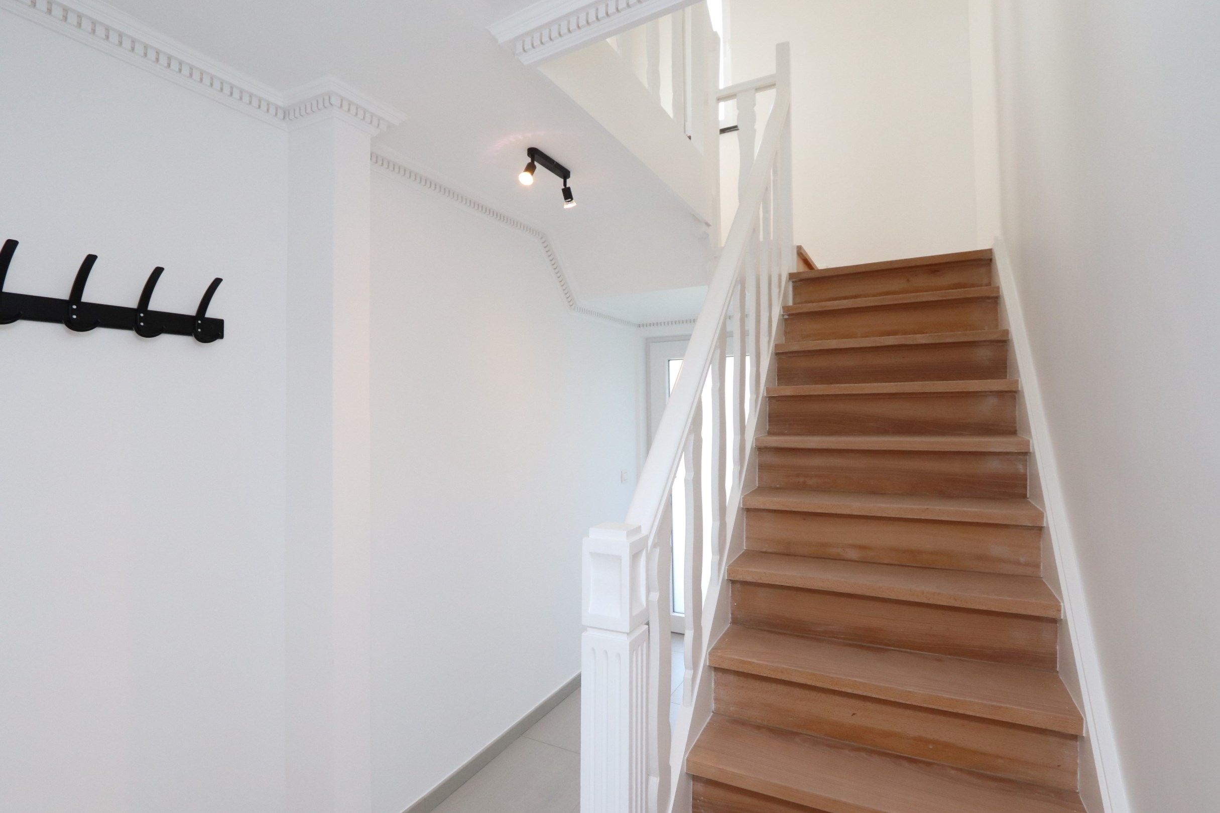 GERENOVEERDE WONING MET 3 SLAAPKAMERS EN TUIN foto 9