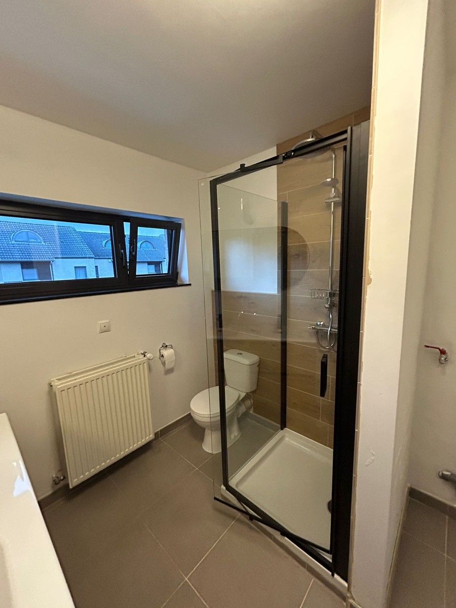 Rustig gelegen woning in een doodlopende straat, met 3 slaapkamers, garage en tuin foto 12