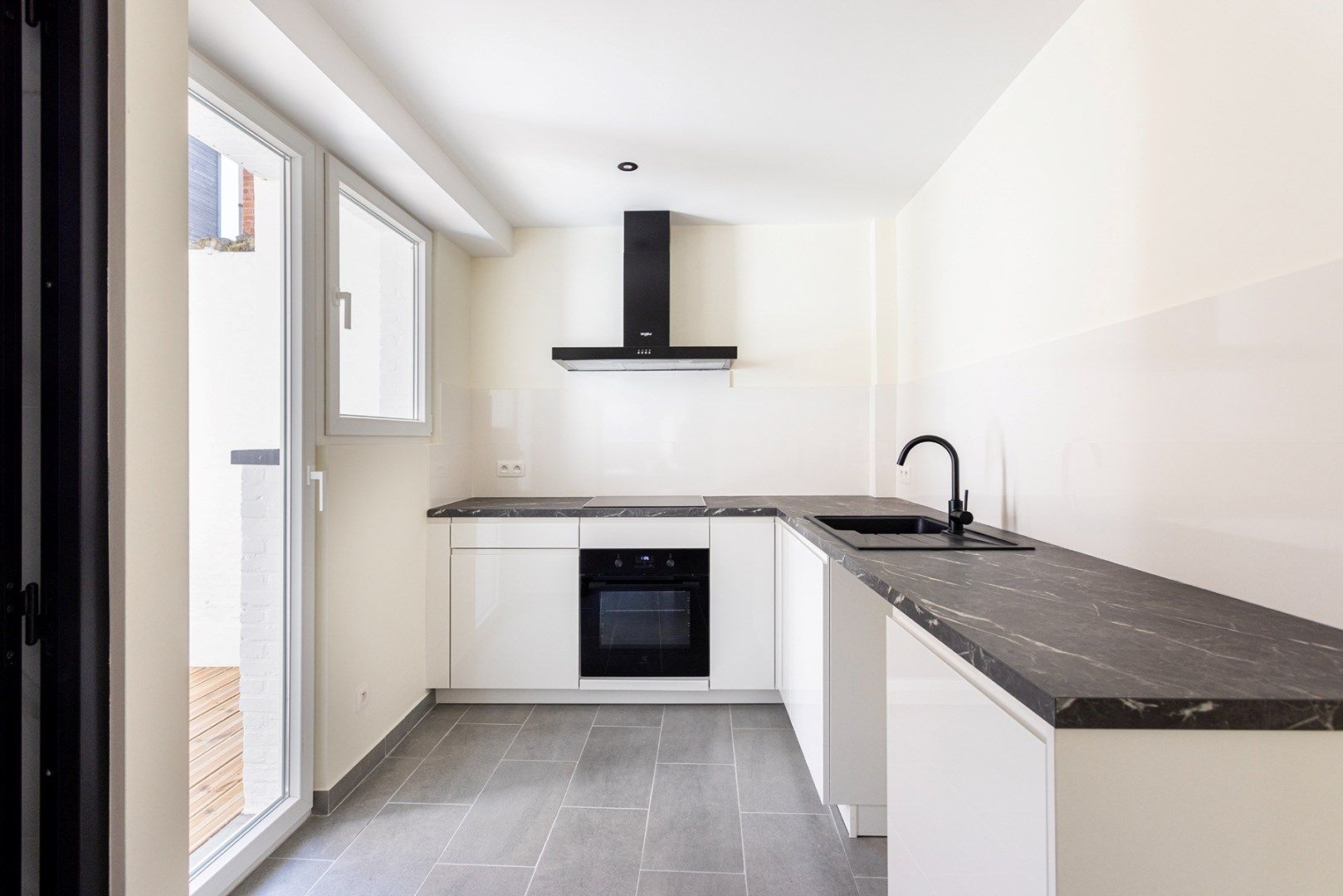Charmant gelijkvloers appartement met 2 slaapkamers! foto 4