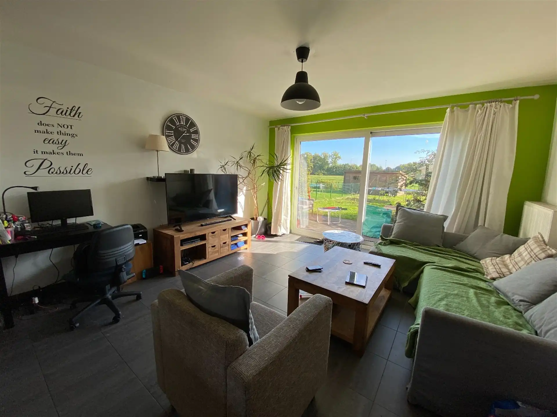 Gunstig gelegen ruime woning met onderhoudsvriendelijke tuin. foto 4