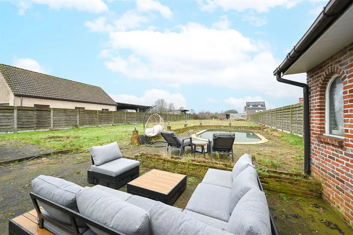 Ruime woning met 2 garages op 1400m² foto 20