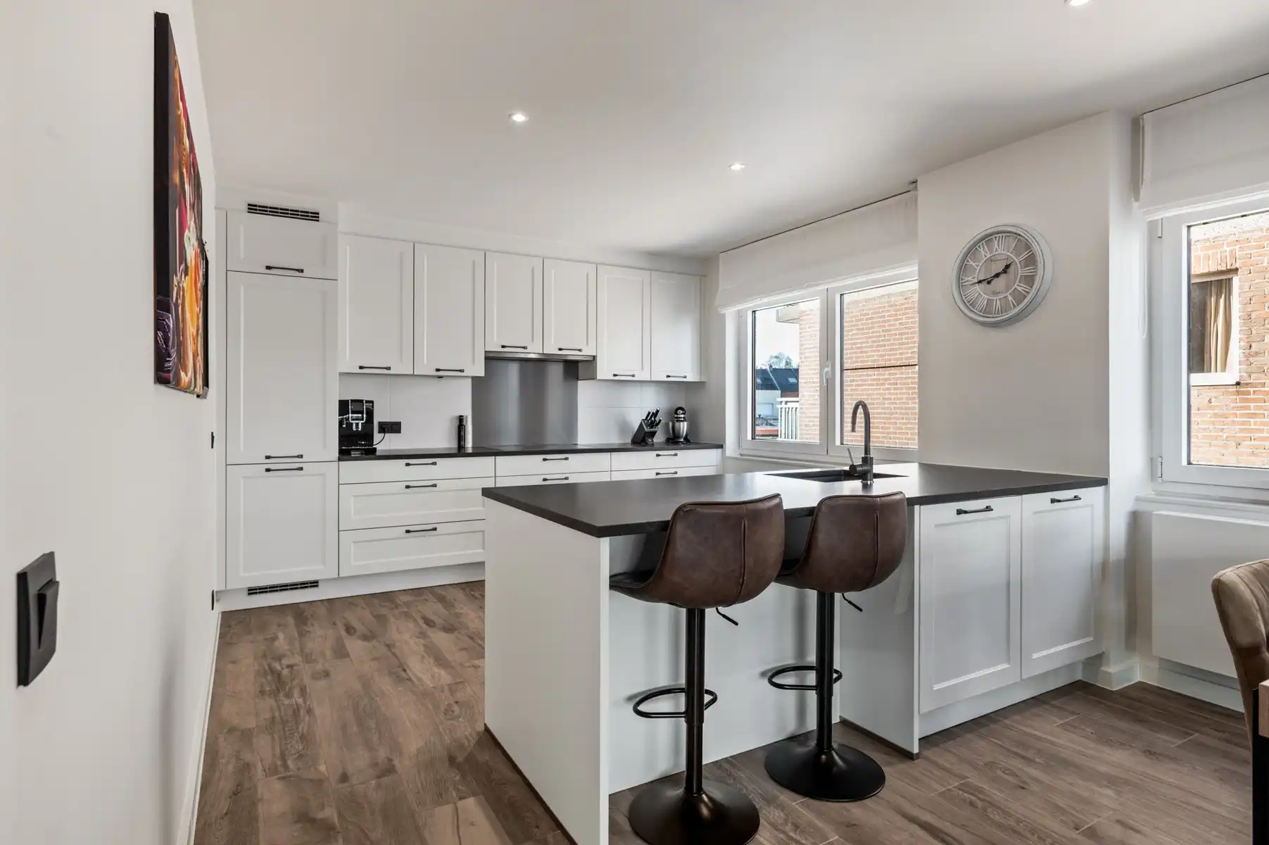 Prachtig gerenoveerd appartement met garage foto 4
