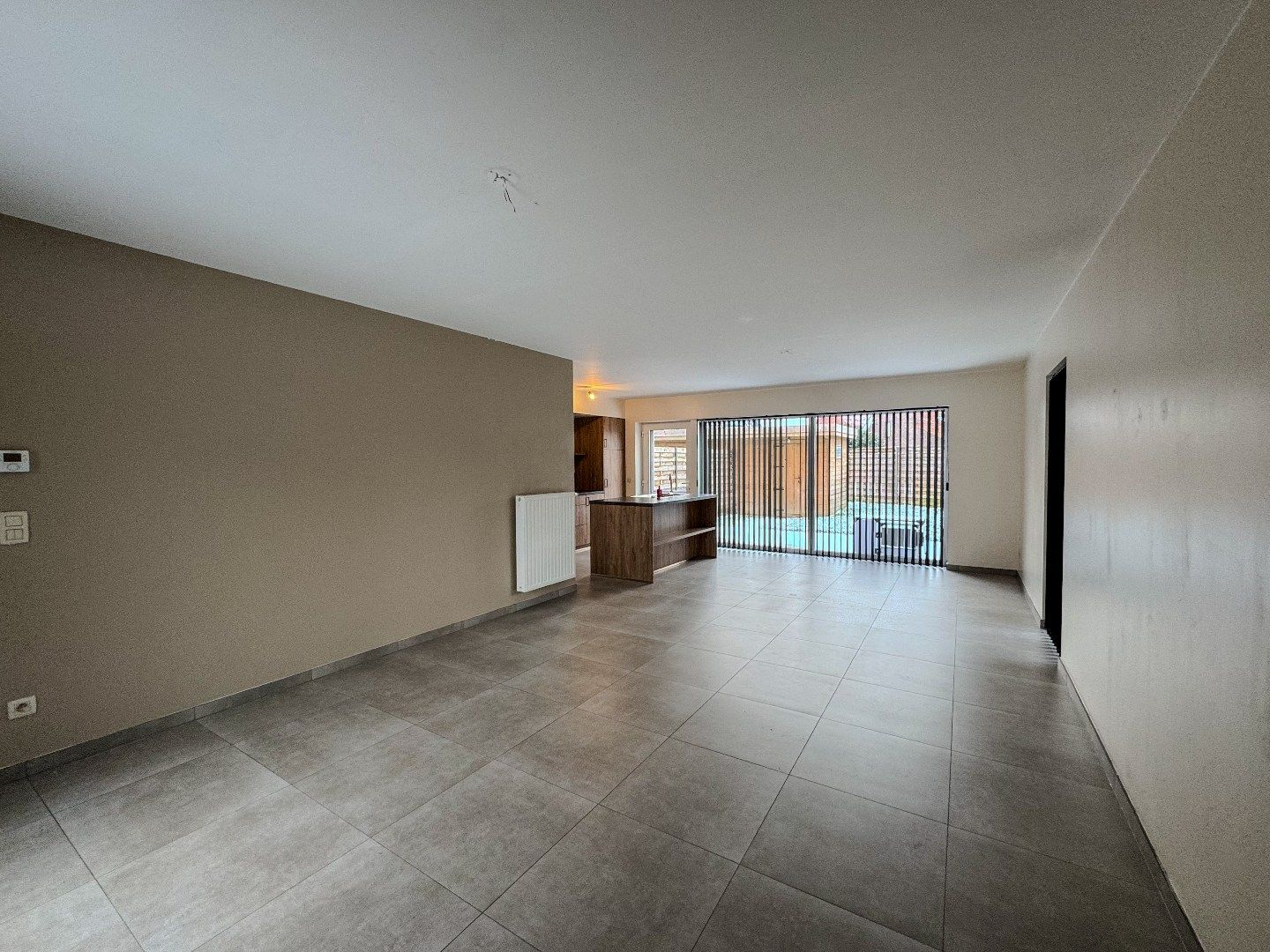 Recente woning met 3 slaapkamers, carport en tuin. foto 3