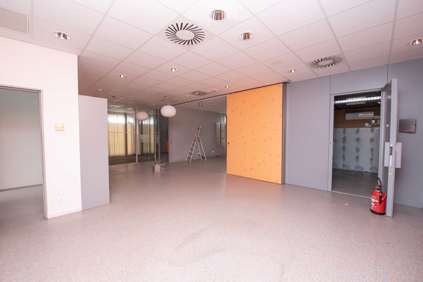 Commerciële ruimte te huur op toplocatie in Machelen (Oost-Vlaanderen) foto 3