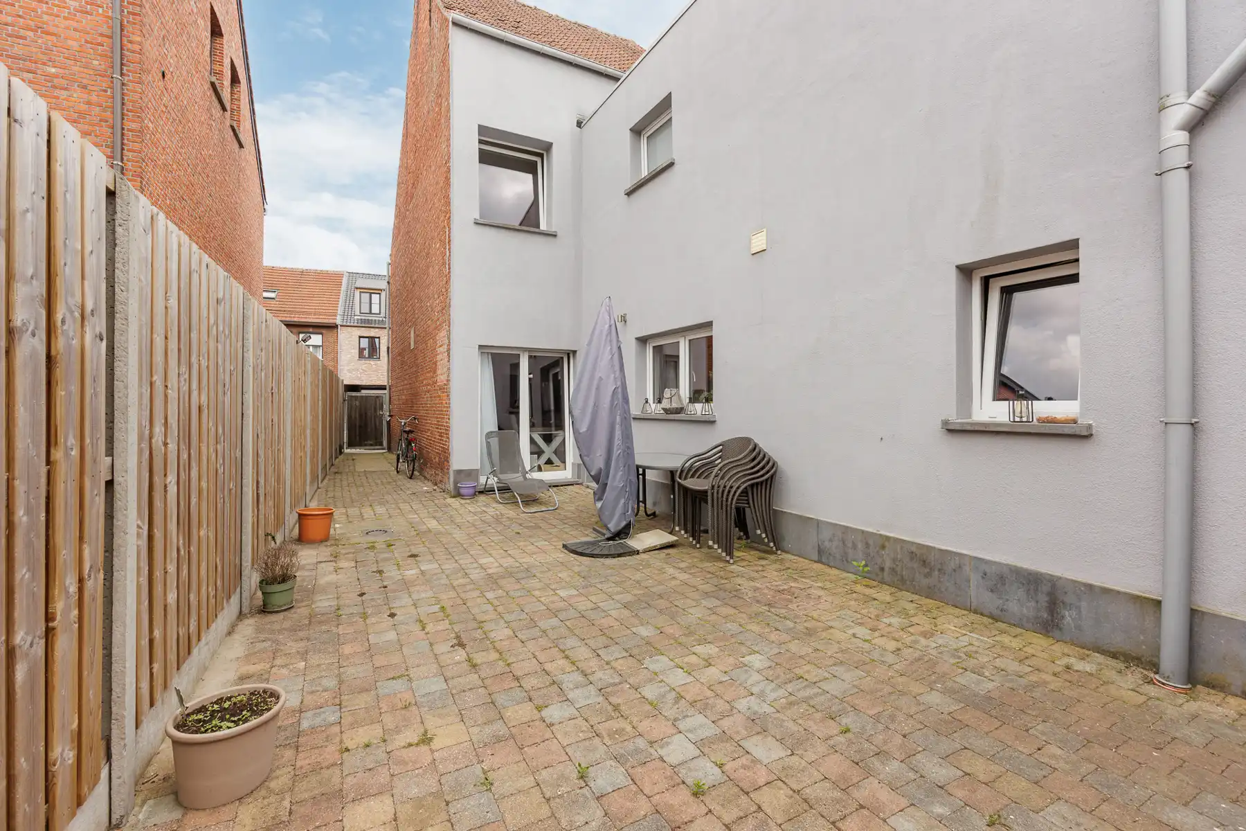 Gezinswoning met 3 slaapkamers en stadskoer met toegangspoort, gelegen binnen de ring van Turnhout. foto 18