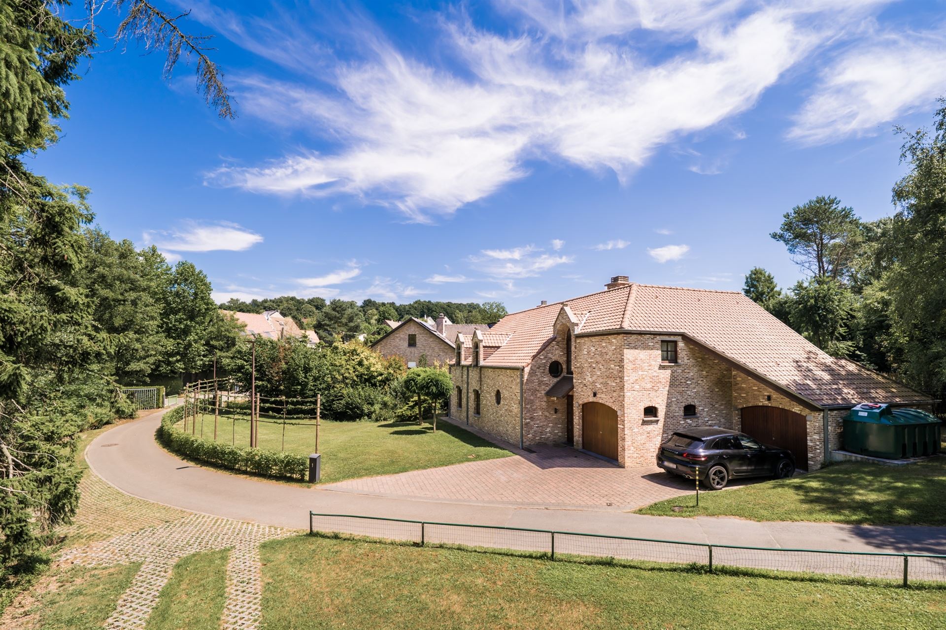 Unieke villa te koop met als troeven: Rust, ruimte en comfort in het groen foto {{pictureIndex}}