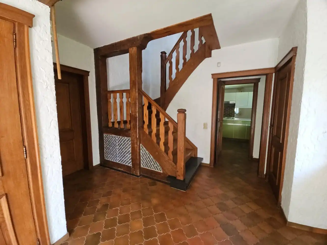 Charmante, te renoveren villa op gunstige locatie foto 19