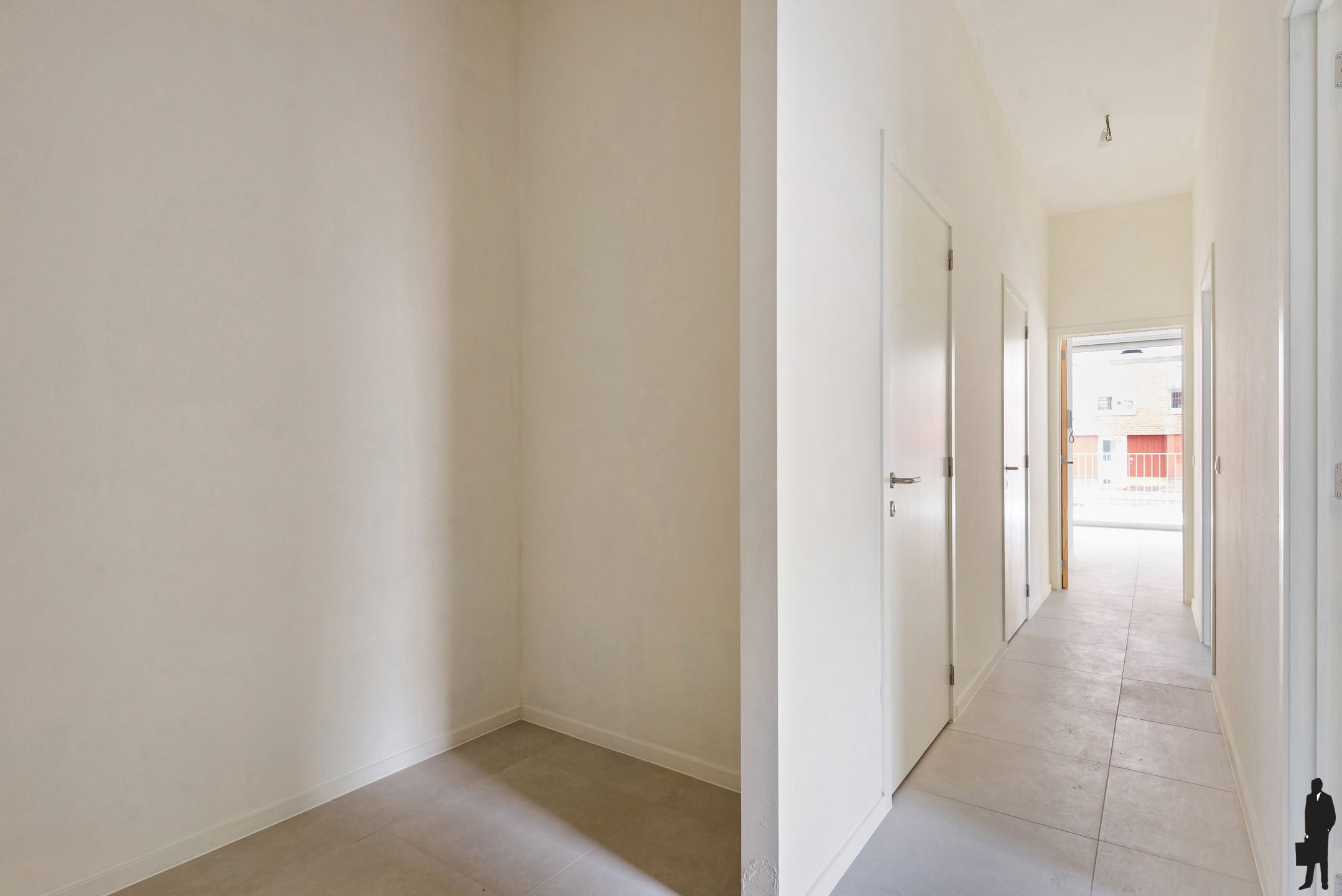 GLVL appartement met 2 slpks, ruim terras en autostaanplaats foto 2