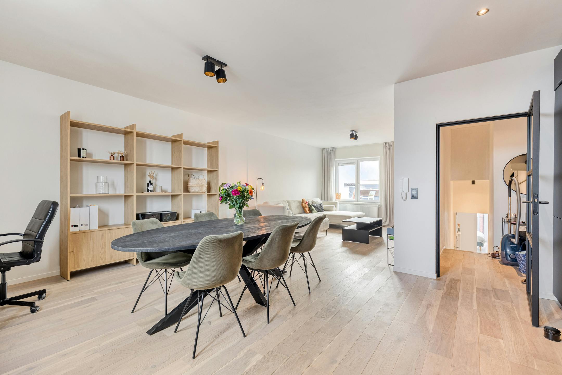 Recent gerenoveerd appartement met terras te koop in Antwerpen foto 8