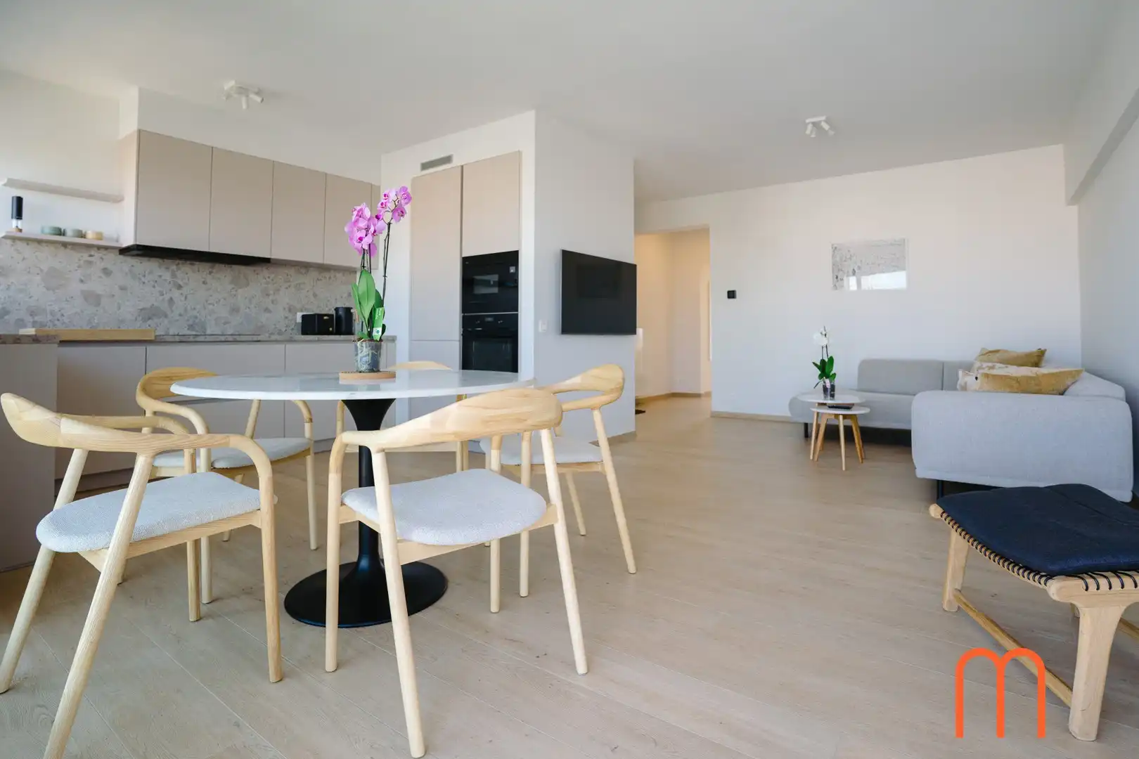 Volledig gerenoveerd en gemeubeld appartement met uniek zicht op de Mercator en de jachthaven in Oostende foto 4