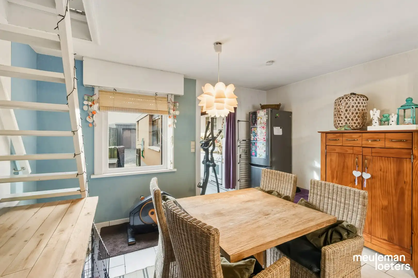 Halfopen verzorgde woning met garage en ruime tuin foto 5