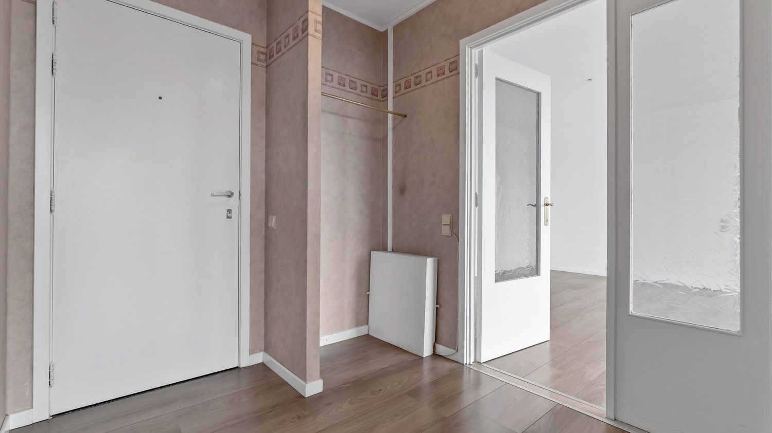 Ruim en lichtrijk appartement met 3 slaapkamers, kelder en autostaanplaats foto 3