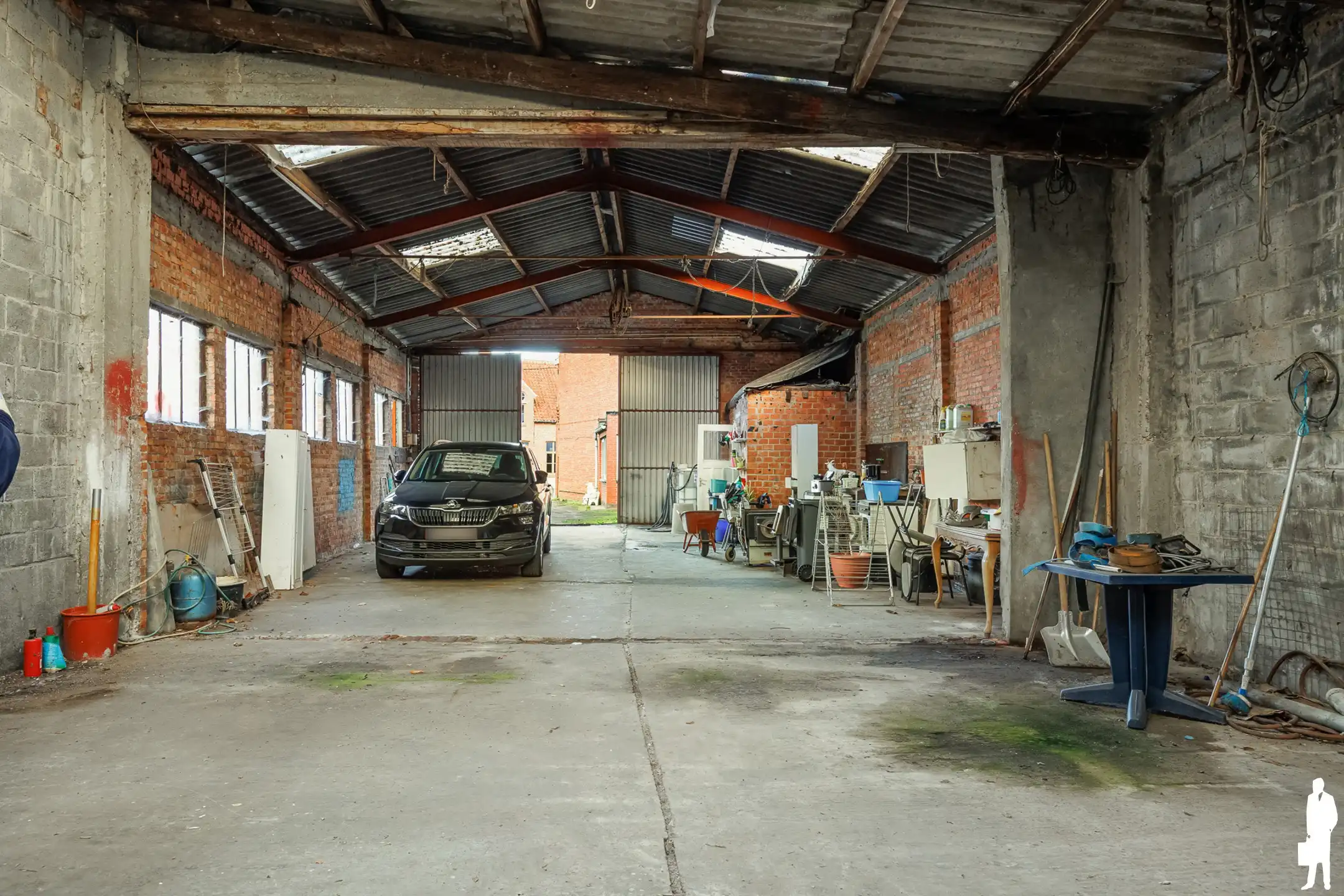 Te renoveren woning met magazijn van ca. 200 m²  foto 2