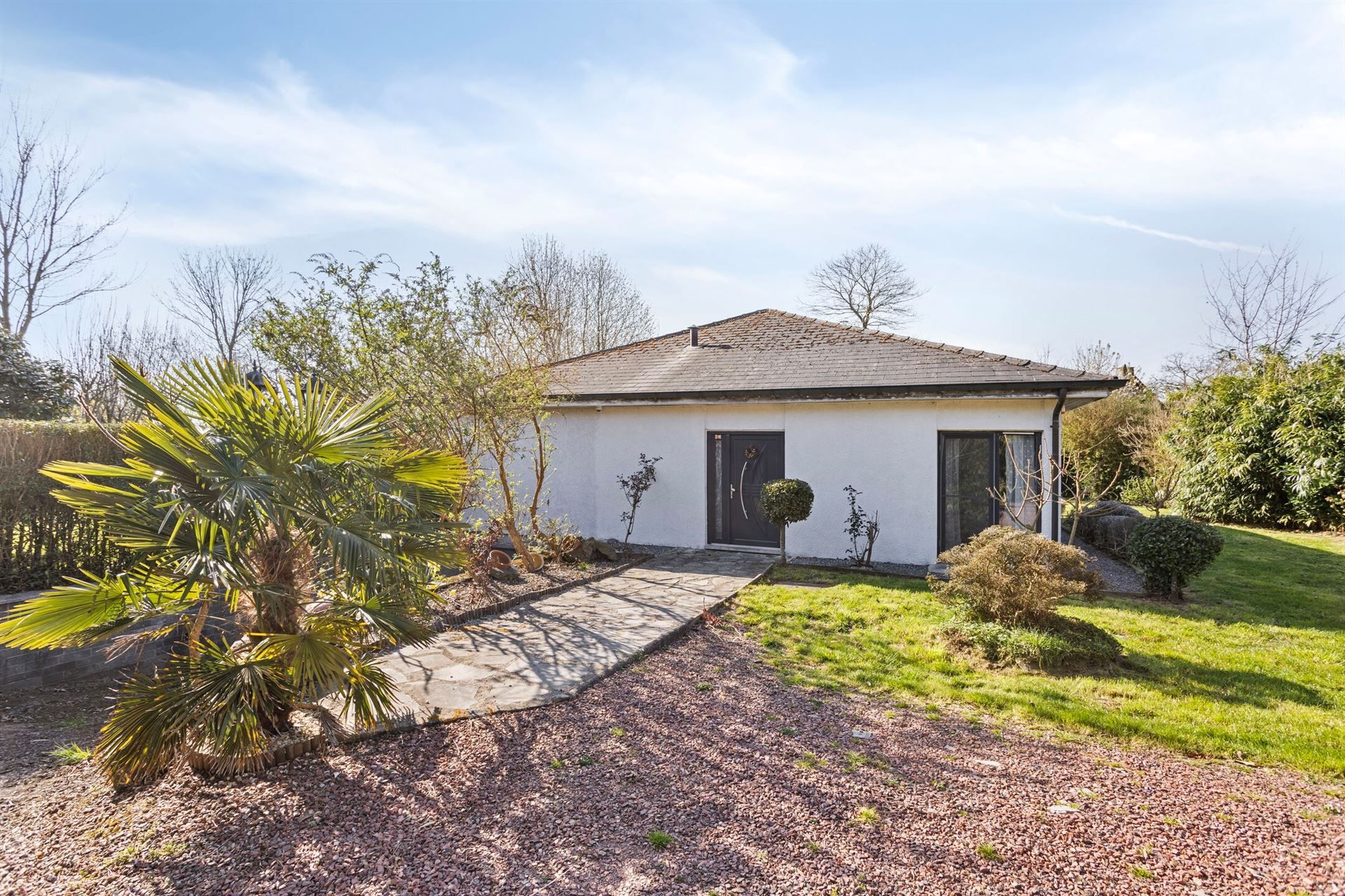 Charmante bungalow op een prachtig perceel in rustige wijk foto 2