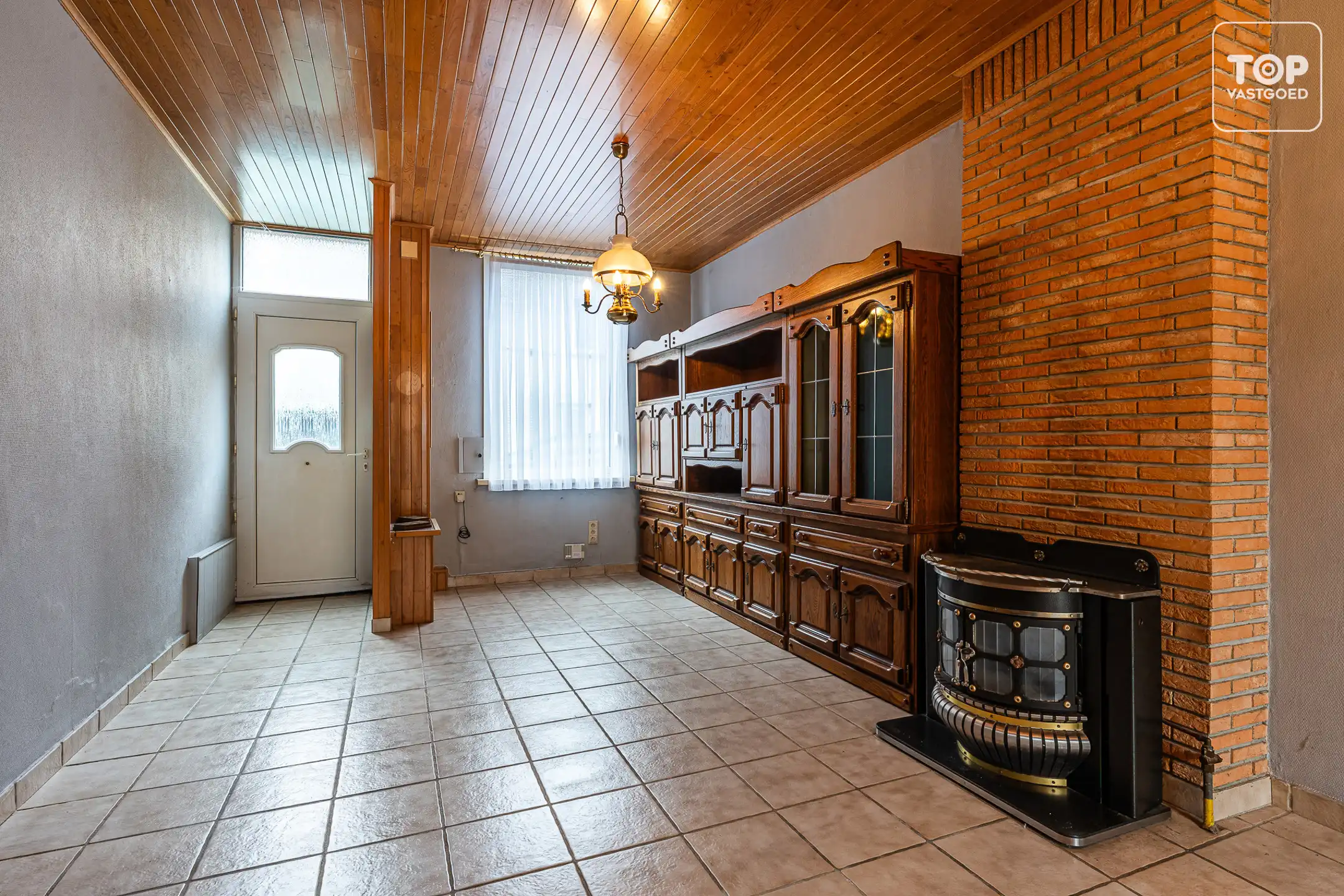 Woning met 2 slaapkamers, zolder en buitenkoer op een steenworp van het historisch centrum.  foto 3