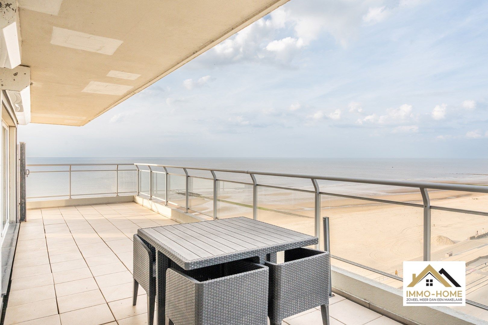 Prachtig hoekappartement met frontaal zeezicht foto 4