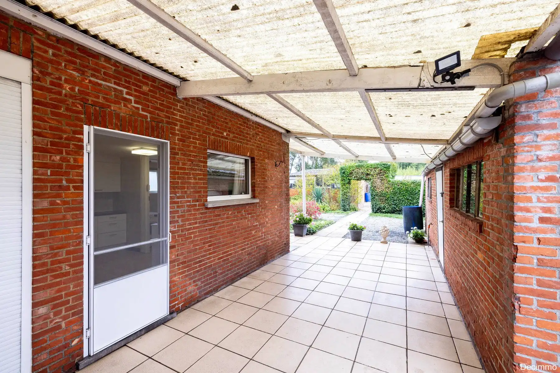 Op te frissen gezinswoning gelegen op rustige locatie foto 25