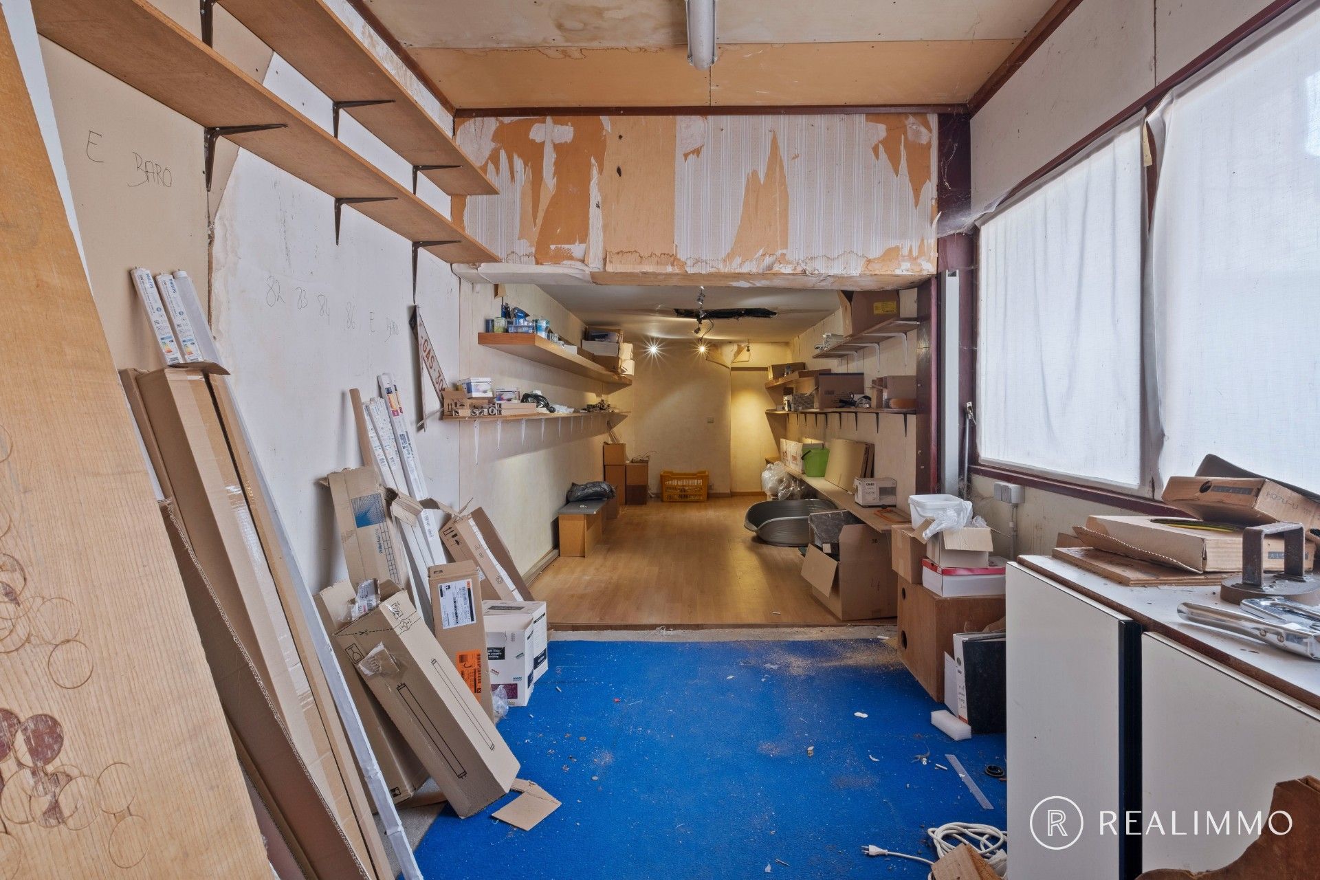 Verrassend ruim handelspand in hartje Kuurne foto 12