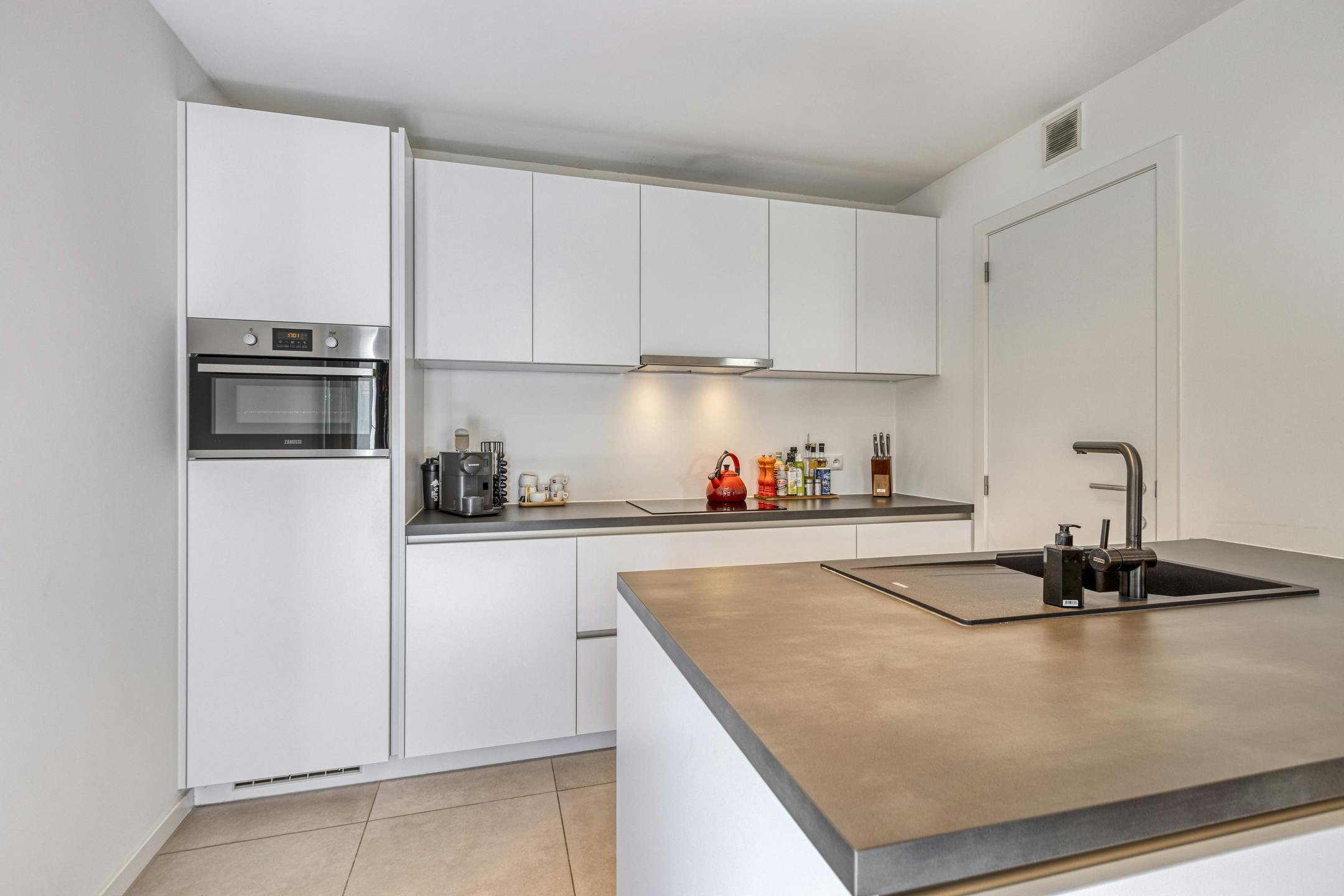 Lichtrijk & Luxueus gelijkvoersappartement in Genk foto 7