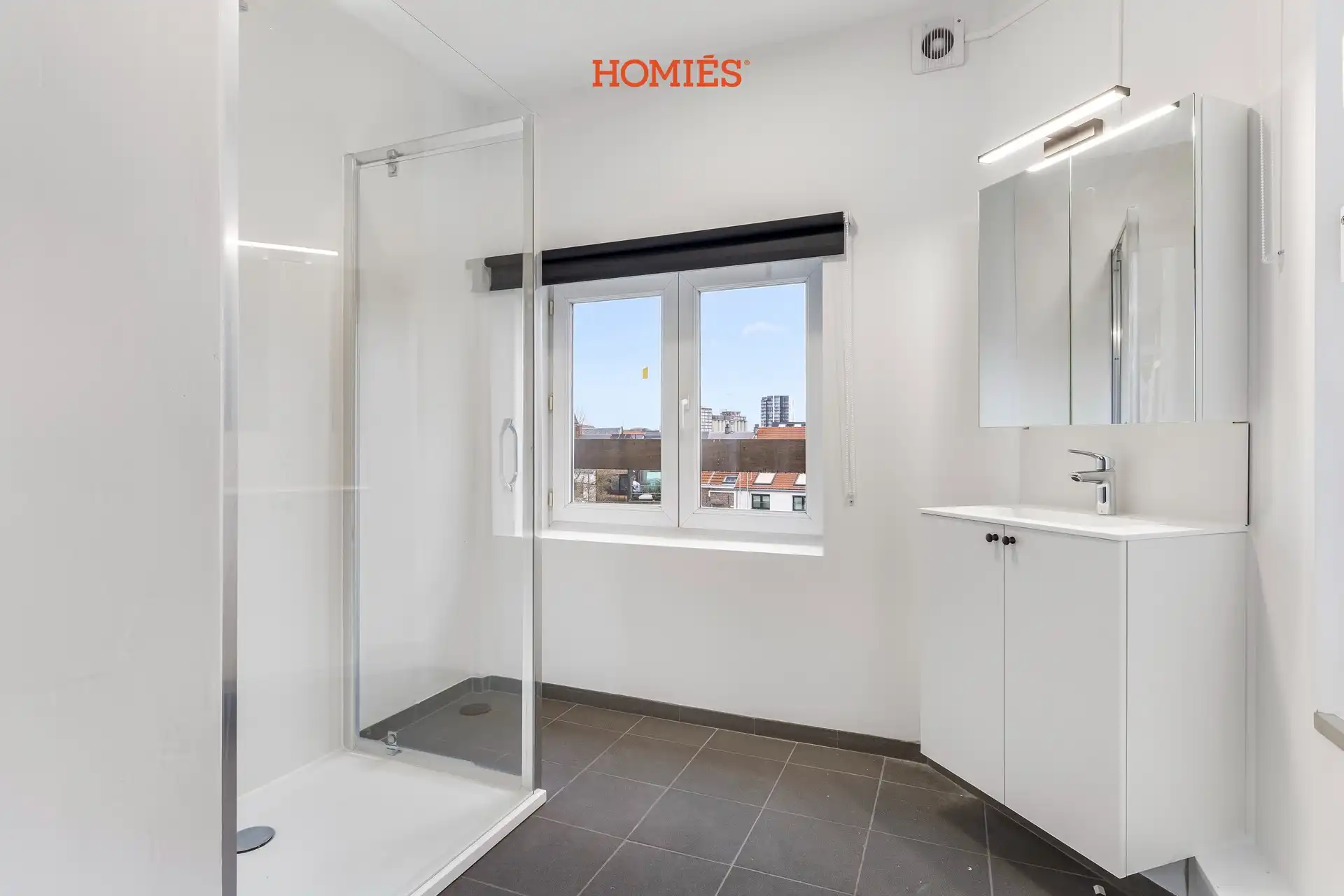 Gerenoveerd appartement met terras/balkon in historisch pand foto 15
