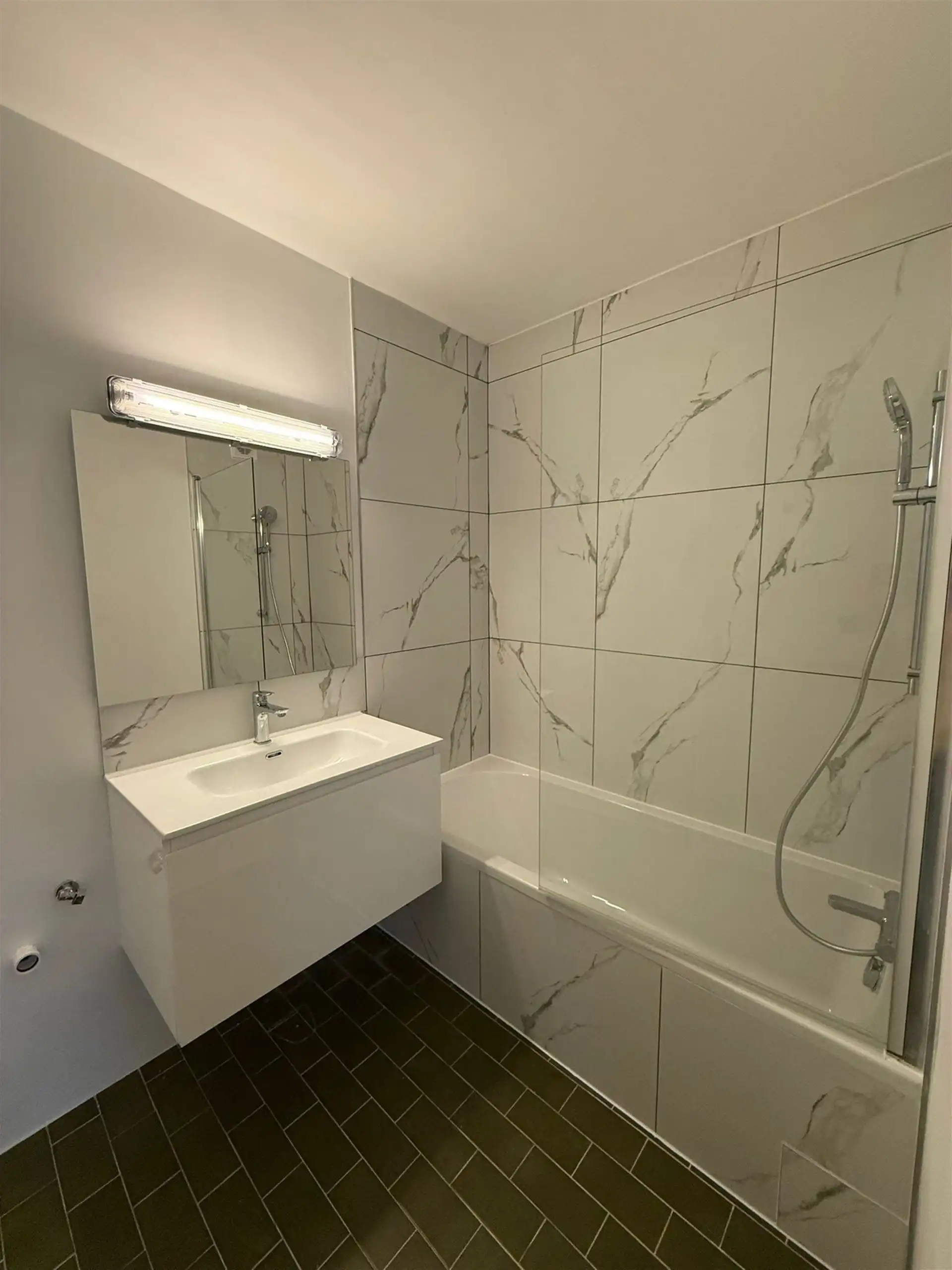 Lichtrijk 2-slpkm app met terras in centrum Mechelen foto 2