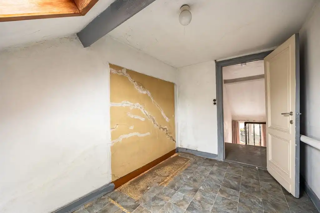 Te renoveren woning met authentieke elementen foto 23