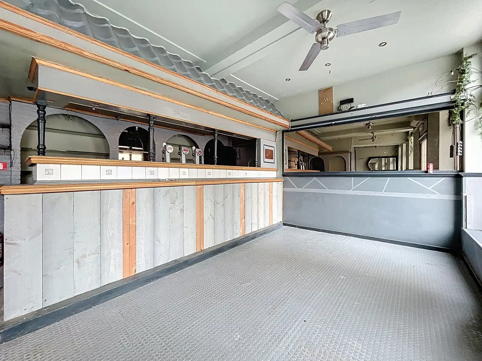 Handelspand met woongelegenheid op de Markt van Tienen foto 3