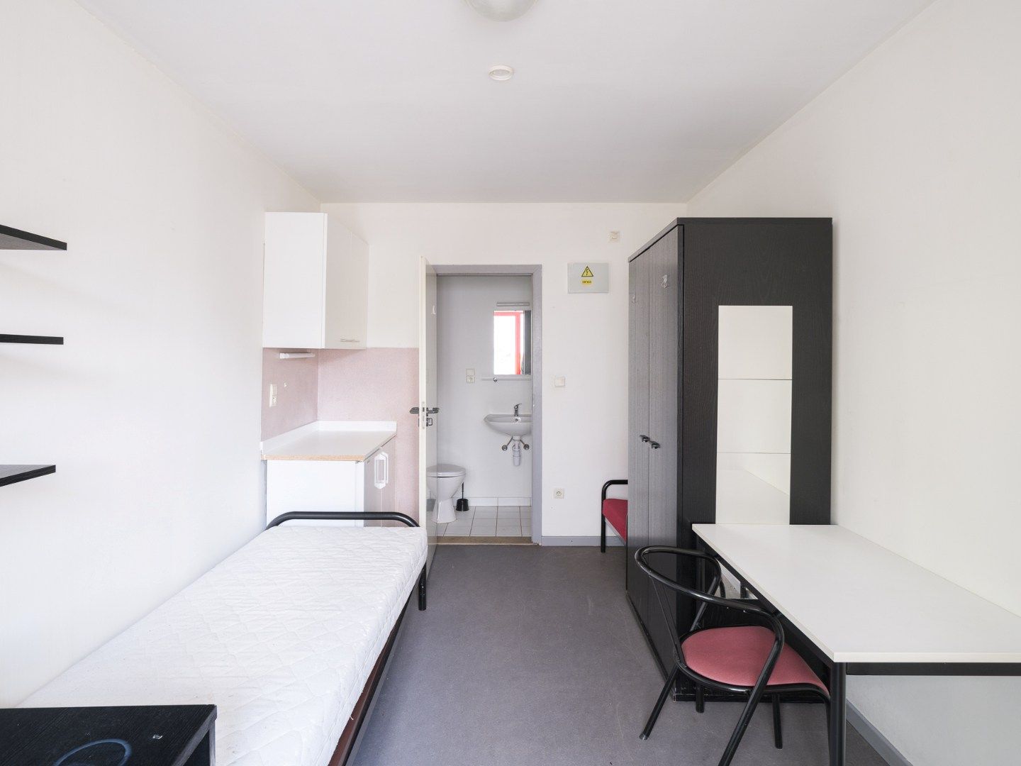 Uitstekende investeringskans met 10 studentenkamers en 4 studio's  in het hart van de studentenstad foto 11