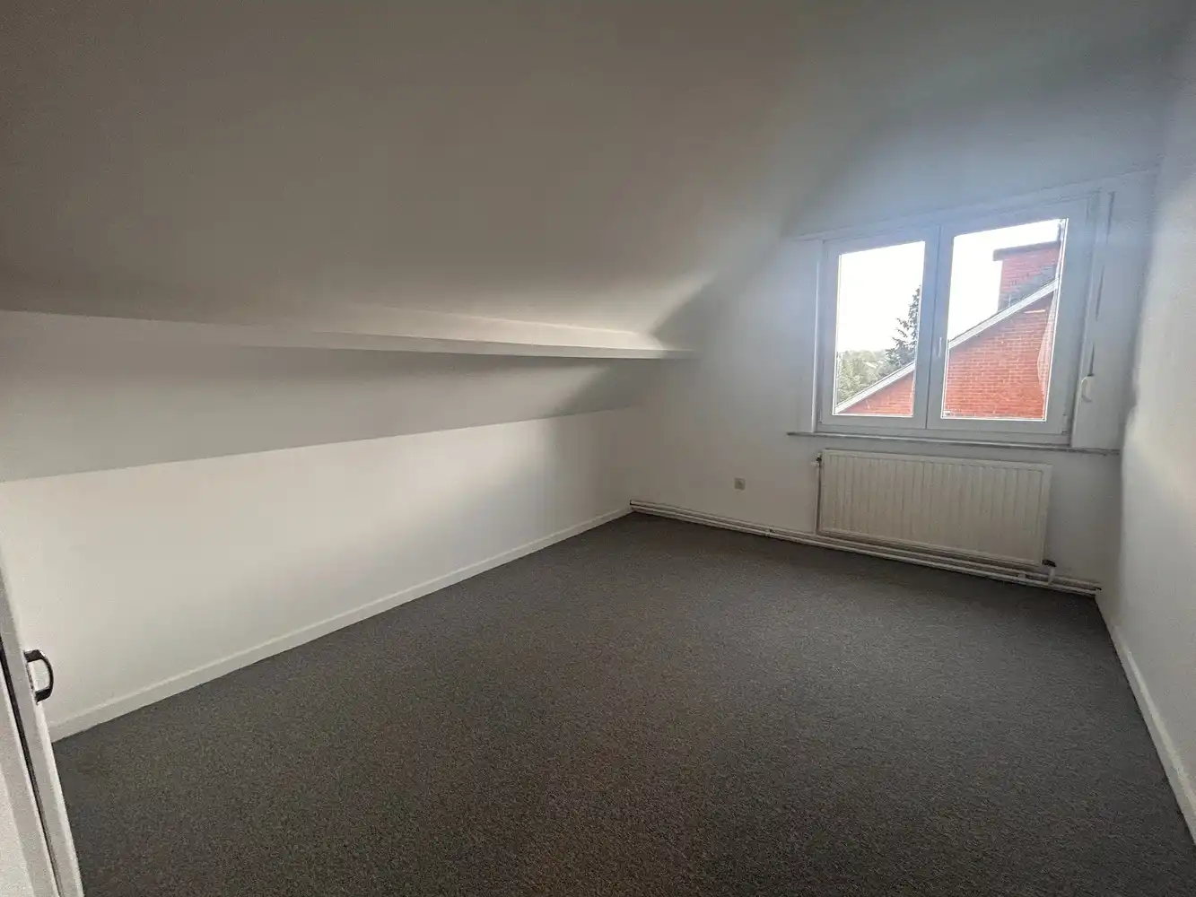 Lichtrijk appartement met 2 slaapkamers en bureau vlakbij openbaar vervoer en invalswegen foto 13