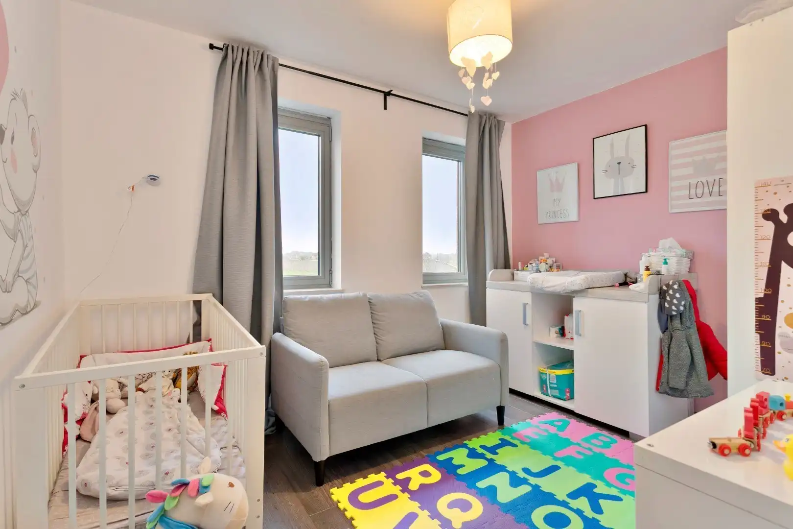 Recent lichtrijk 2slpk-appartement met terras, garagebox en kelder foto 14