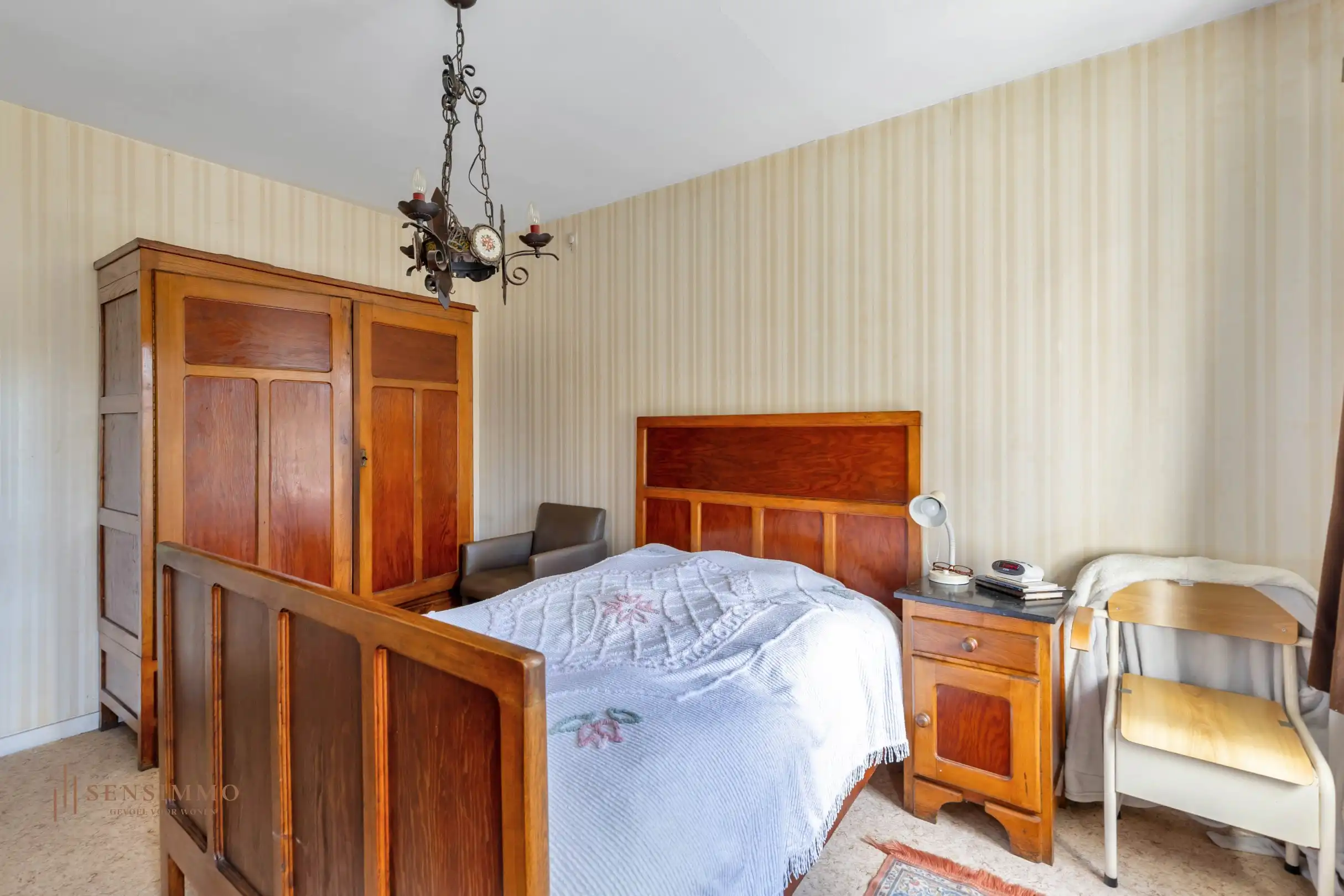 RUIME HALFOPEN WONING MET 4 SLAAPKAMERS OP RUSTIGE LIGGING foto 8