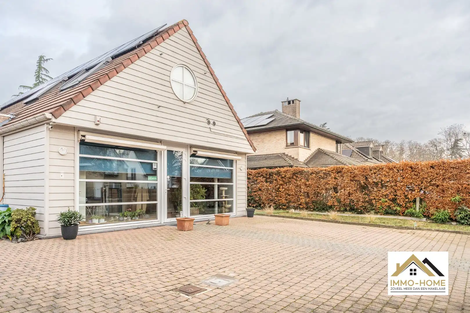 Instapklare woning met bureau/ winkelruimte  foto 2