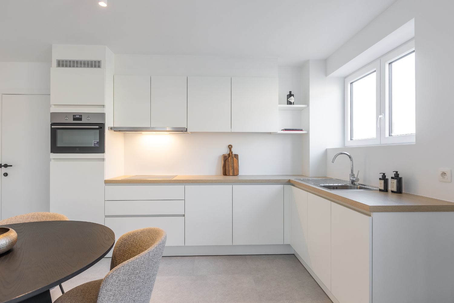 Gerenoveerd twee slaapkamer appartement foto 4