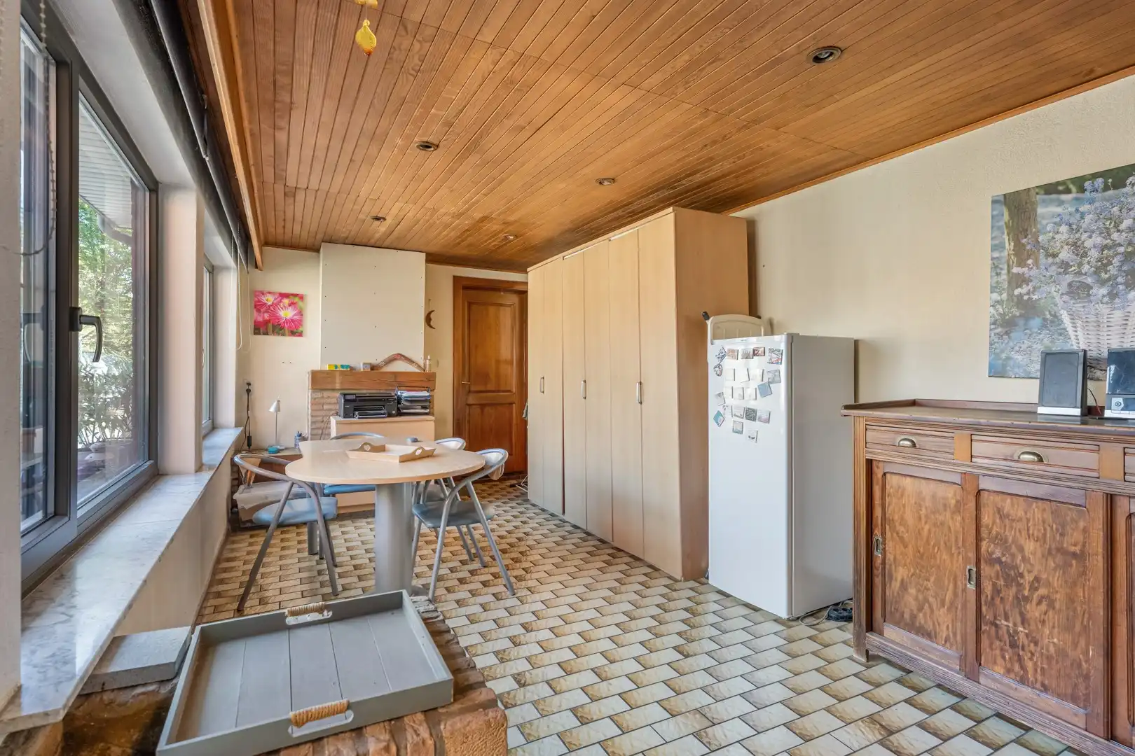 Droomt u van een woning te koop met ruimte, een groot perceel en heel wat mogelijkheden? Dan is deze halfopen bebouwing op een perceel van 10 are 14 absoluut het ontdekken waard 🏡. foto 3
