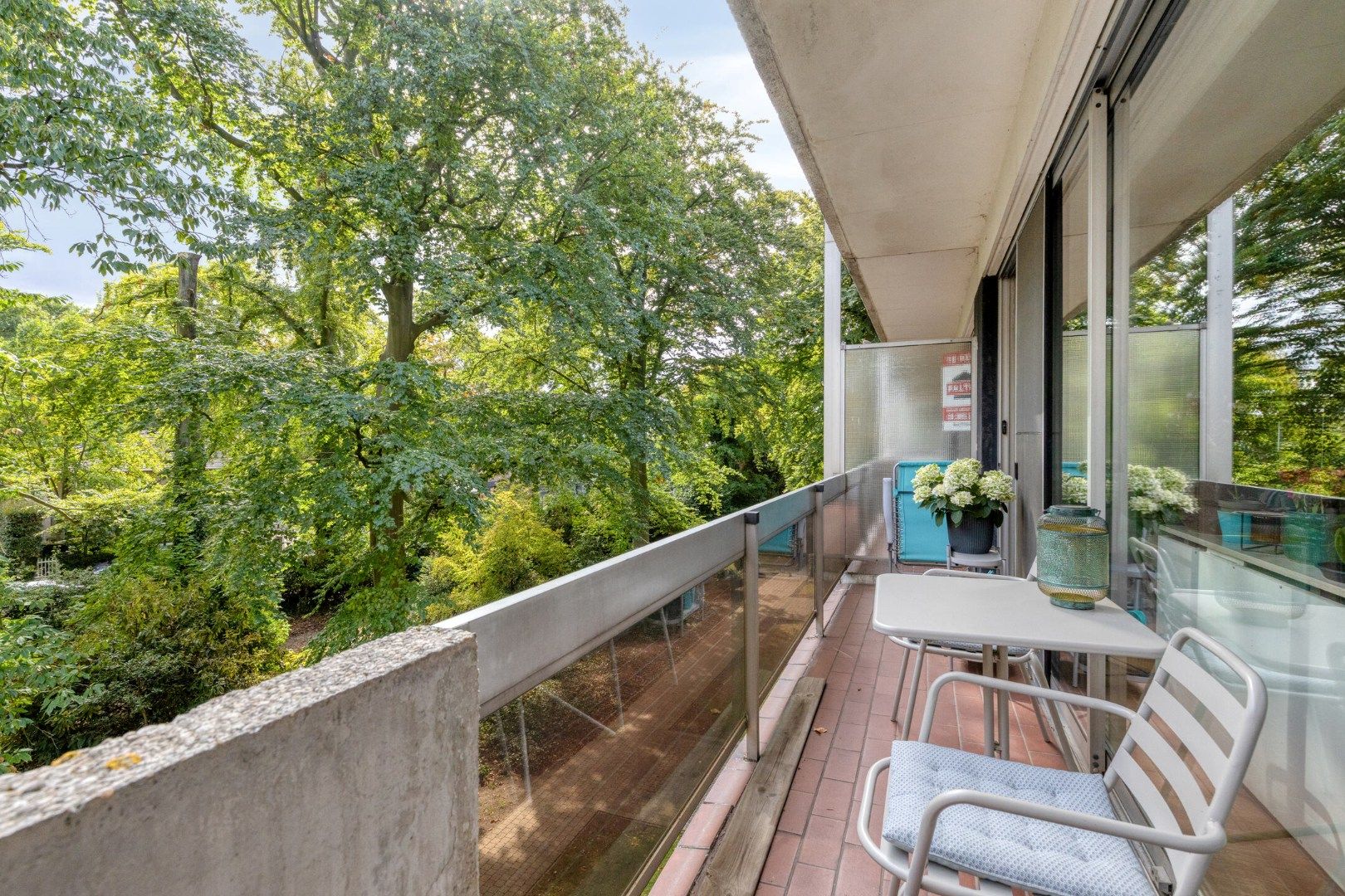 Riant 2-slp appartement met kelder en autostnplts foto 13