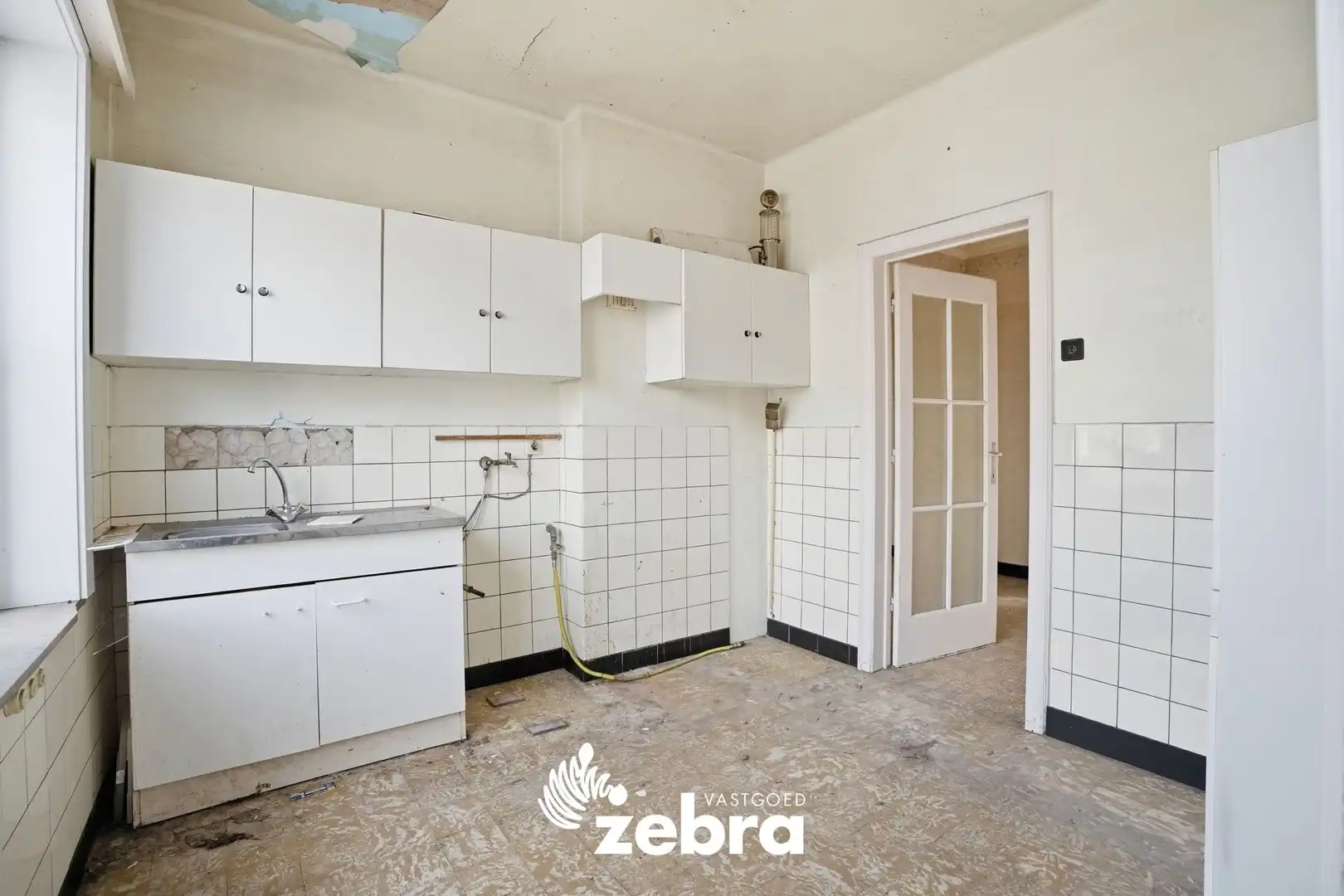 Te renoveren appartement op centrale ligging in Kortrijk! foto 8