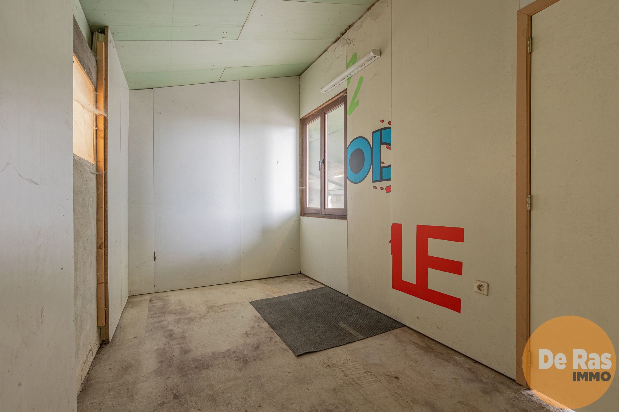 LOKEREN -Landelijk gelegen bedrijfswoning met stallencomplex foto 17