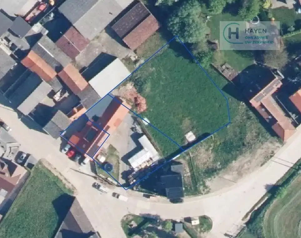 Zeer ruime woning in afwerkingsfase met veel potentieel op een groot perceel van 2.140m² foto 2