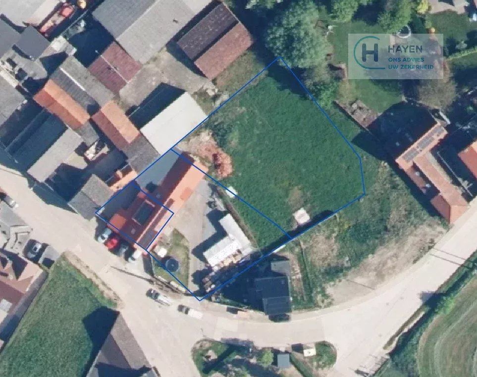 Zeer ruime woning in afwerkingsfase met veel potentieel op een groot perceel van 2.140m² foto 2