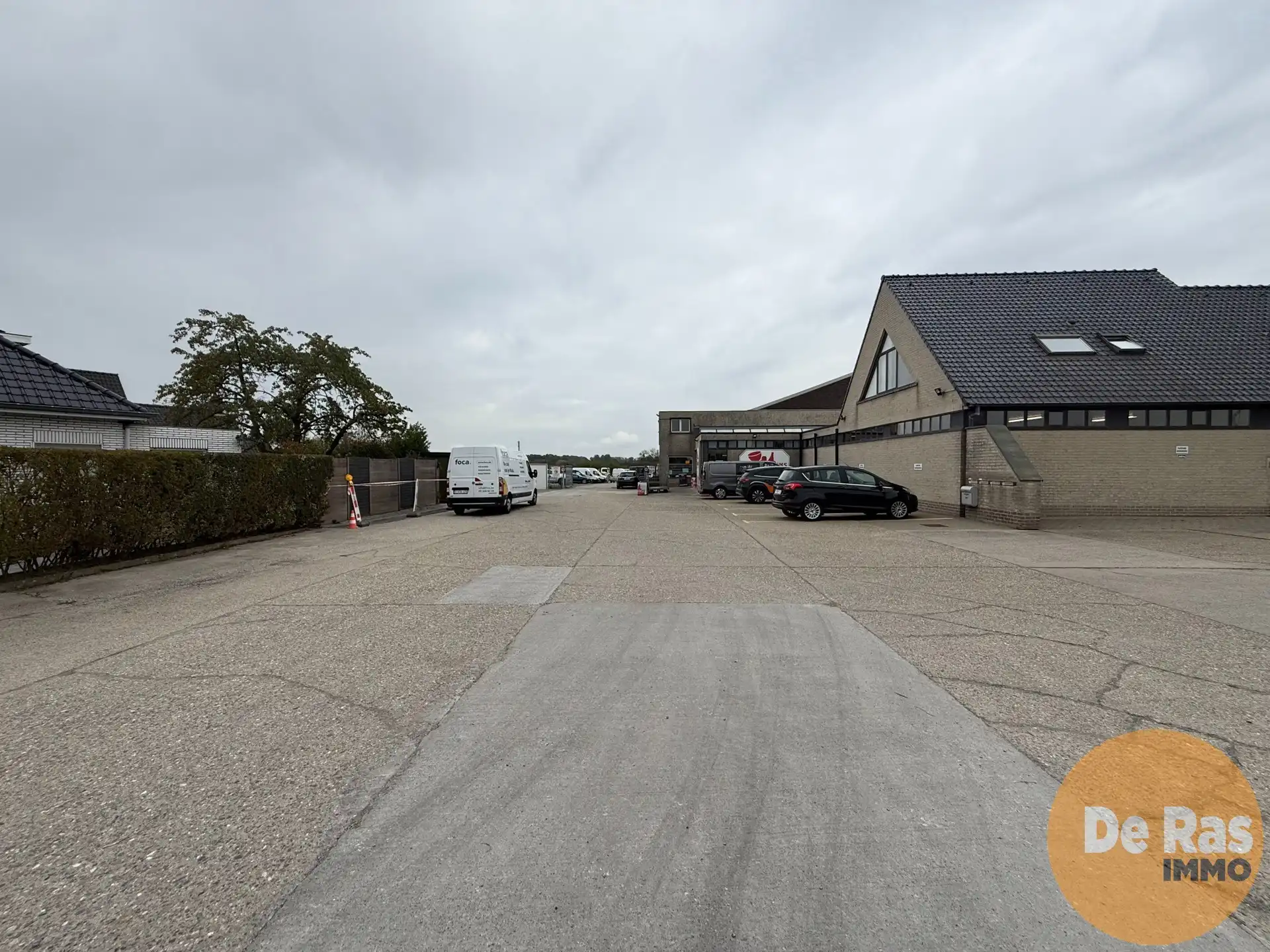 LEDE - Magazijn met commerciële ruimte foto 3