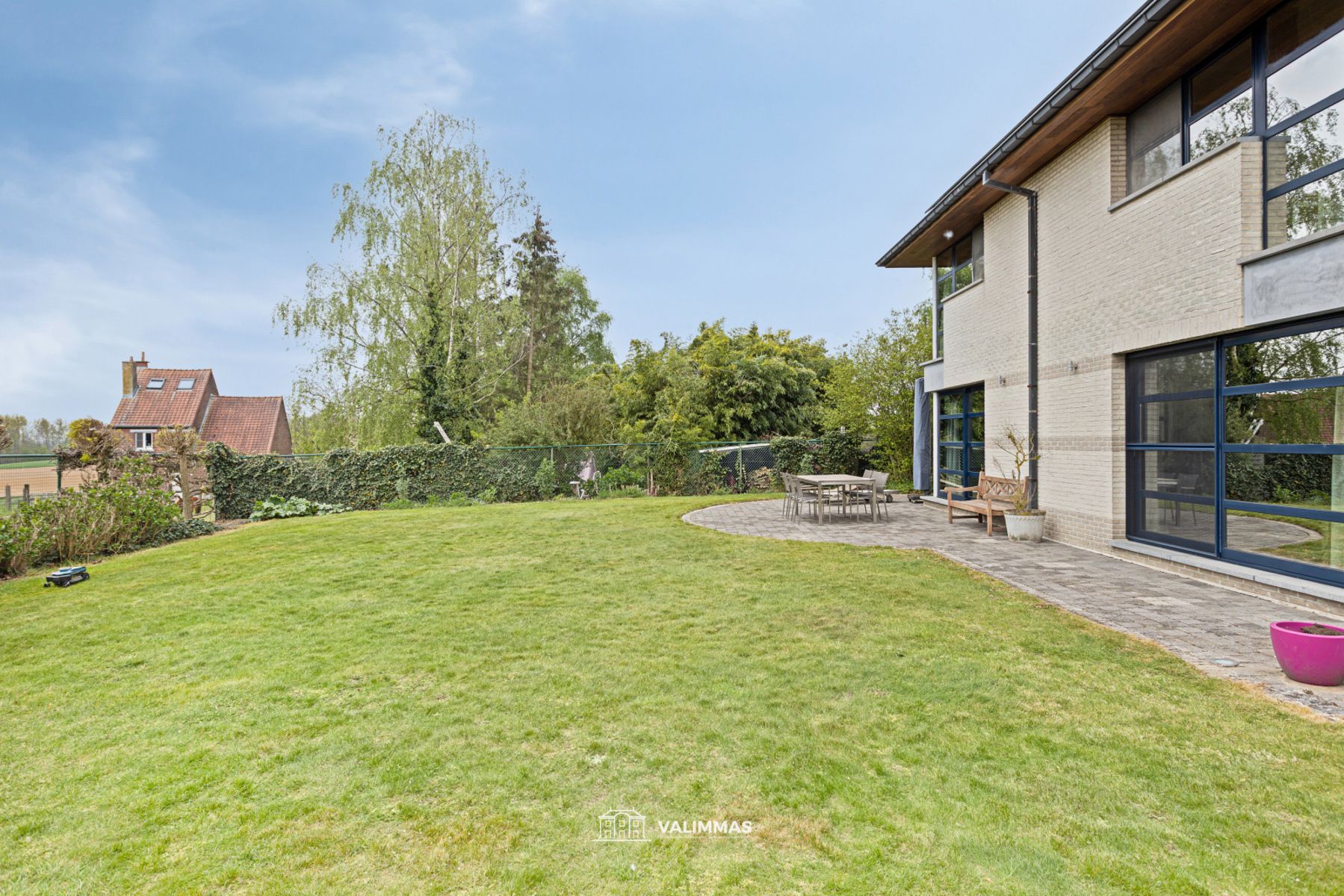 Ruime en luxueuze villa met dubbele garage en mooie tuin... foto 6