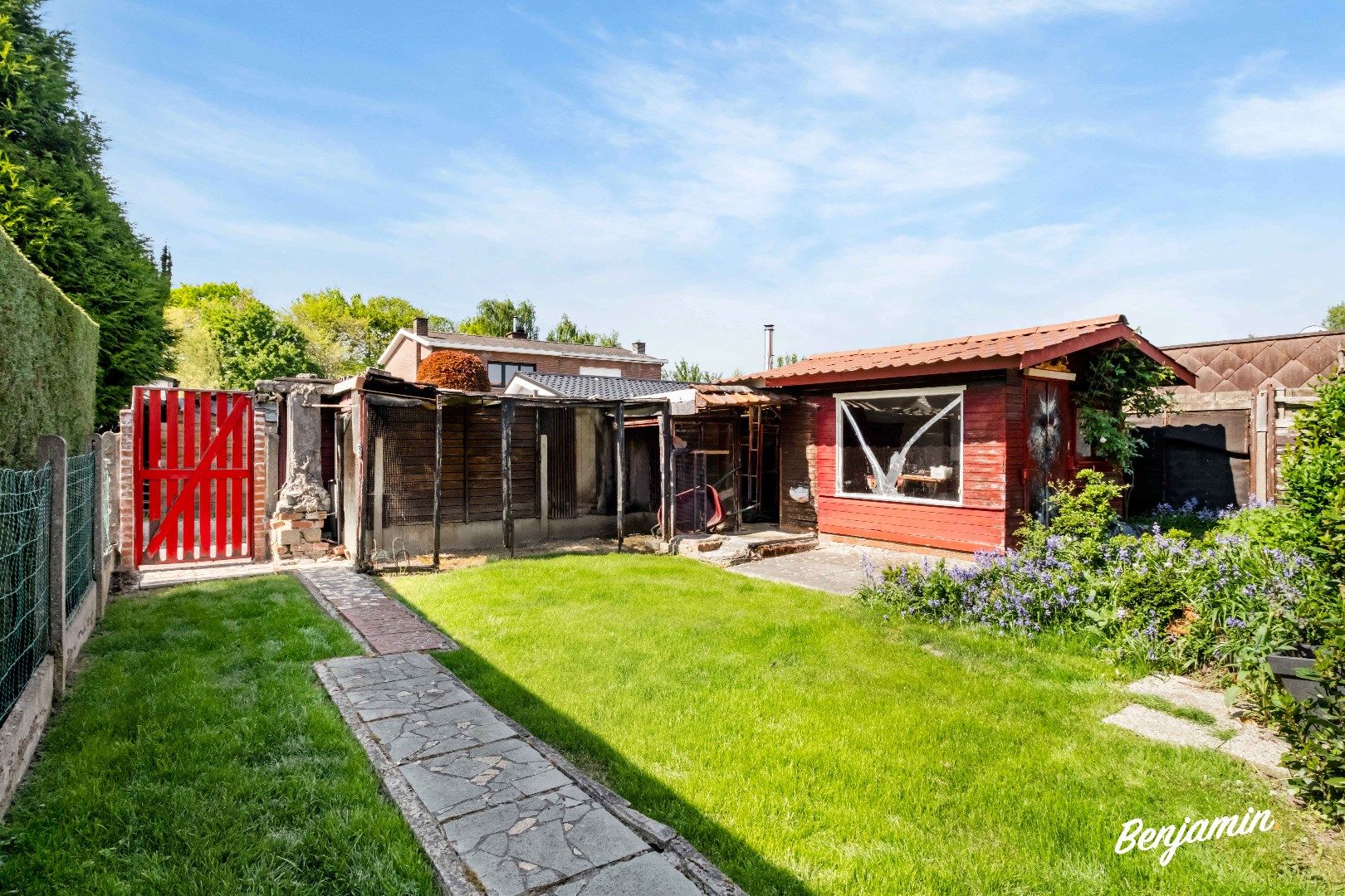Halfopen woning met 3 slaapkamers, garage en tuin met uitweg in Harelbeke foto 4