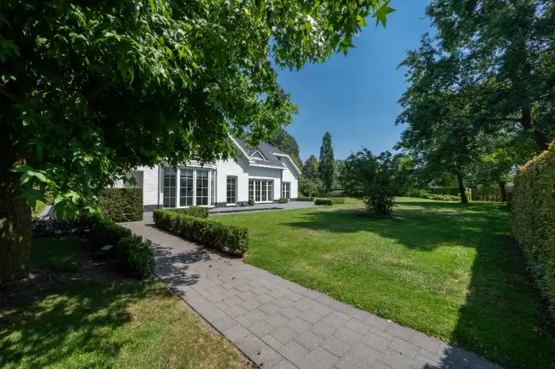 Villa te huur in agrarisch buitengebied van Essen, nabij de grens met Nederland. foto 40