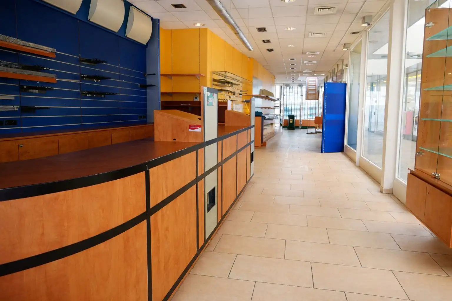 Handelspand / Kantoorruimte te huur – Centrum Lokeren foto 3