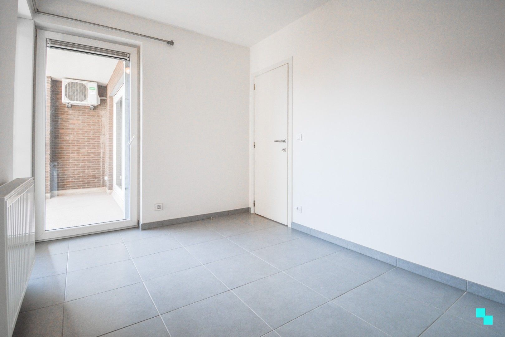 Instapklaar, energiezuinig appartement met staanplaats te Roeselare foto 14