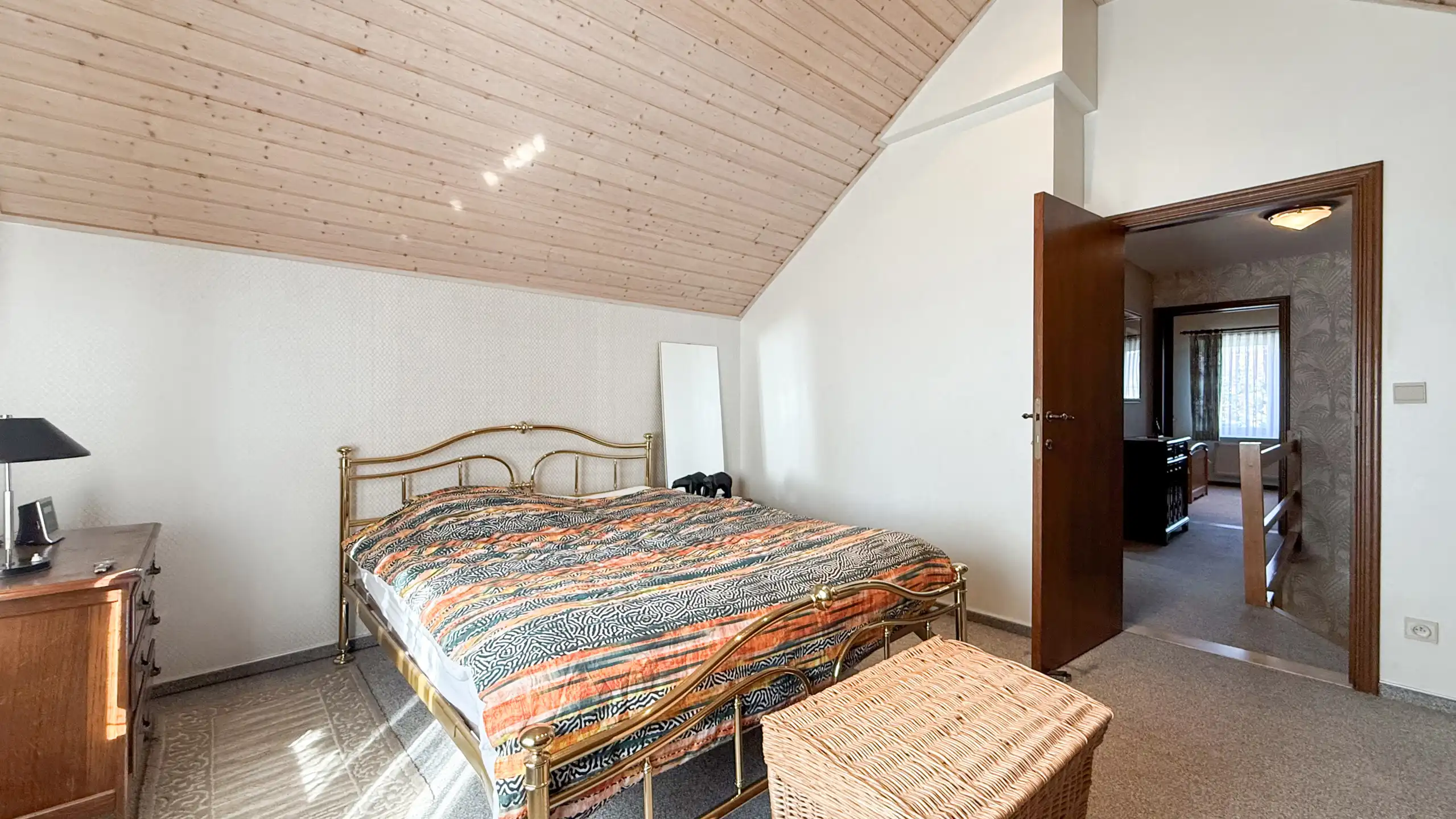 Instapklare woning met 3slpks, tuin, airco en zonnepanelen! foto 22