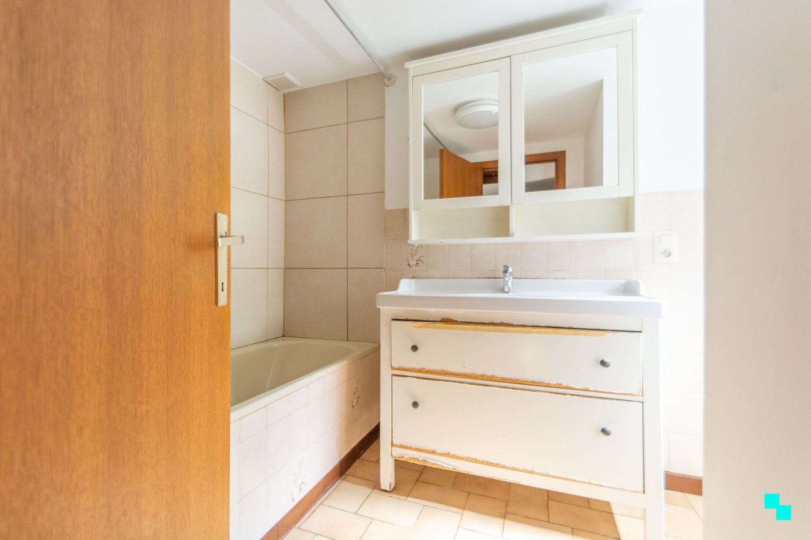 Te renoveren woning nabij station van Merelbeke foto 9
