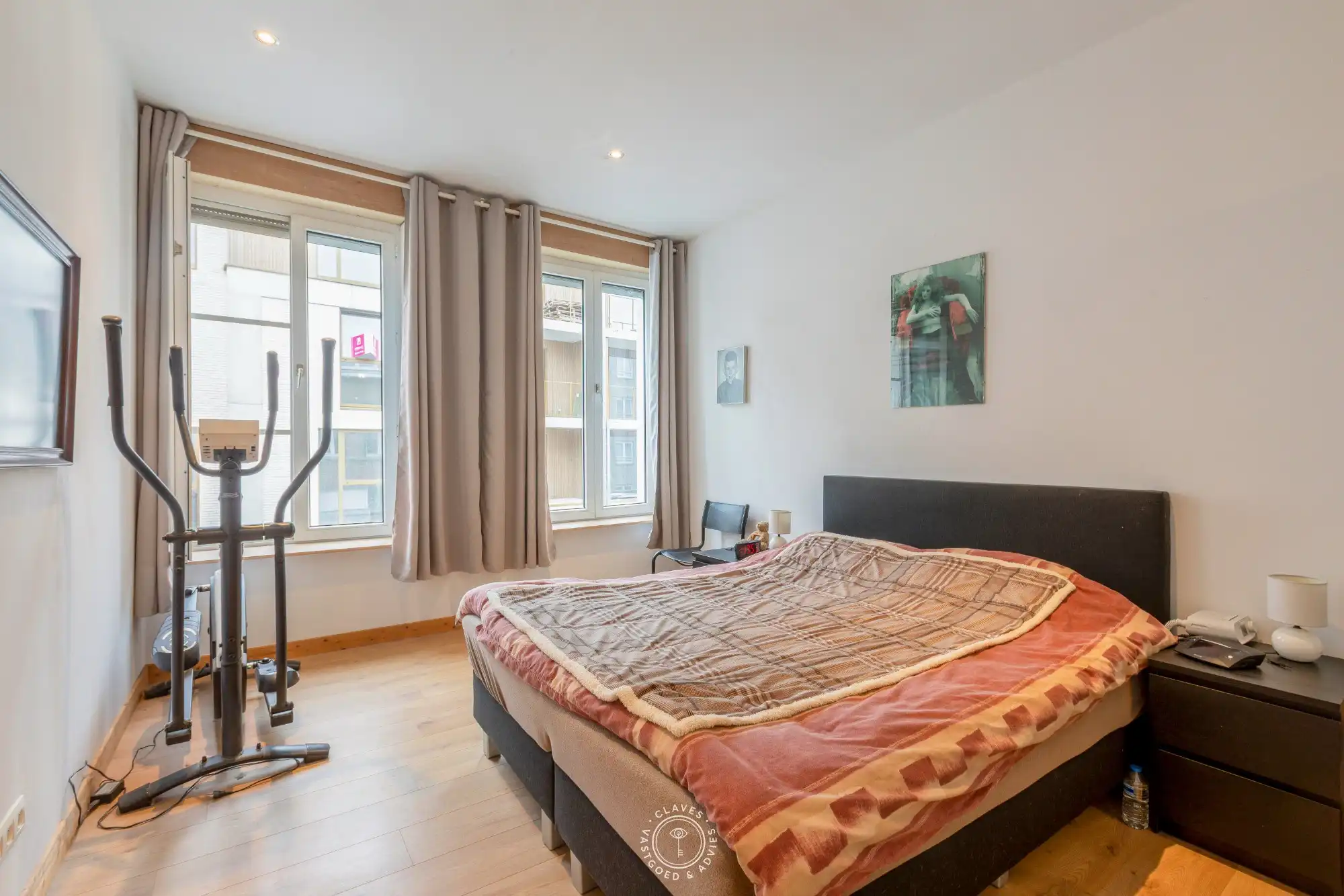 Drieslaapkamer woning met handelsfunctie aan het station van Beveren foto 12