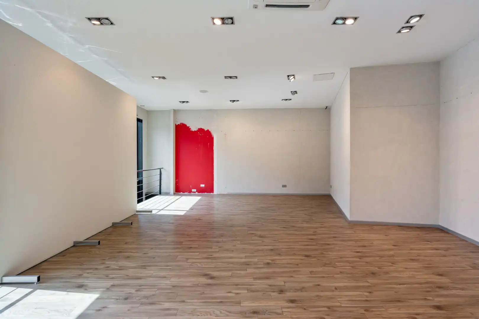 Handelspand, 150m², met 1-slaapkamerappartement op topligging in het centrum  foto 9