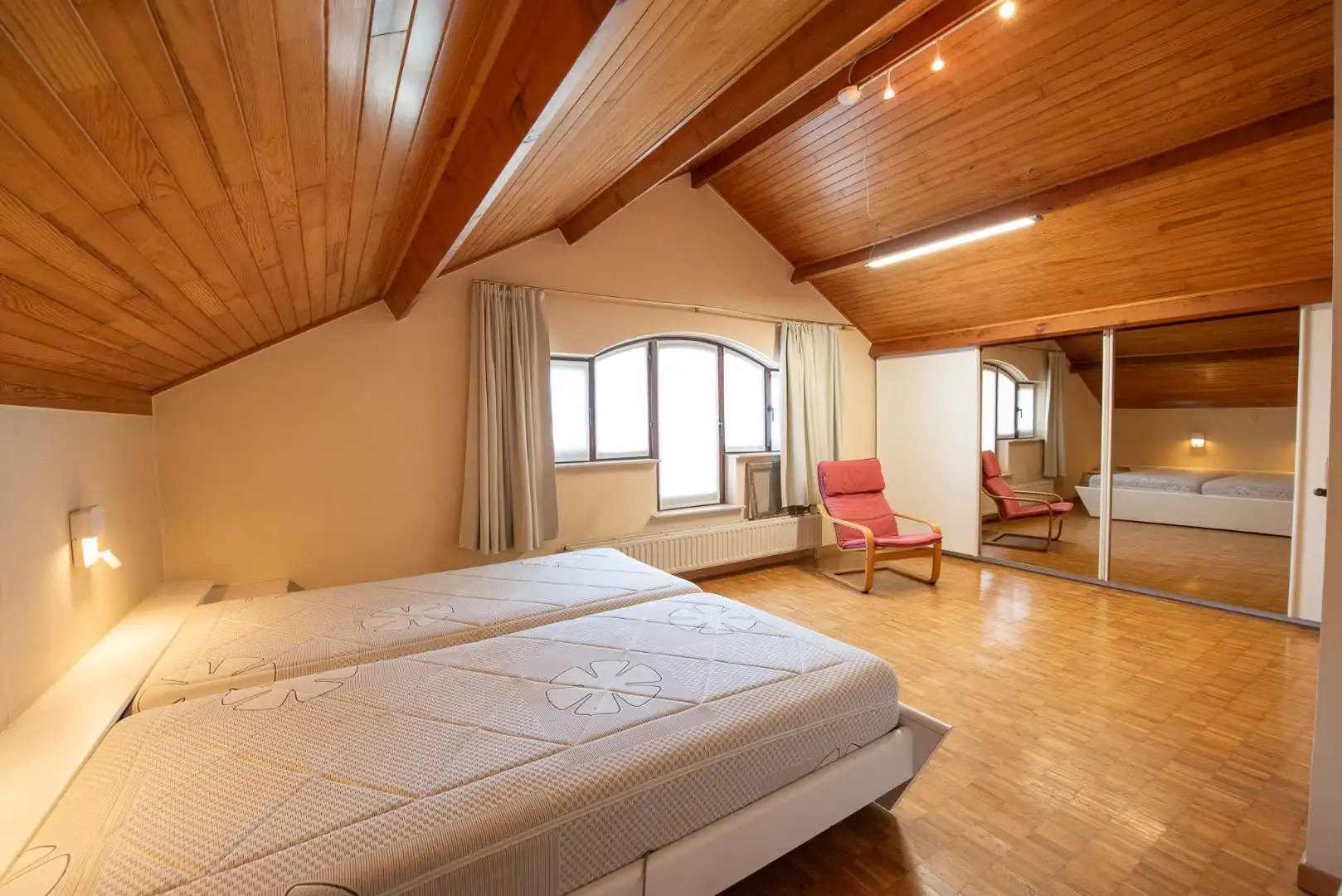 Charmante villa met praktijkruimte op 1023 m² in Zulte foto 19